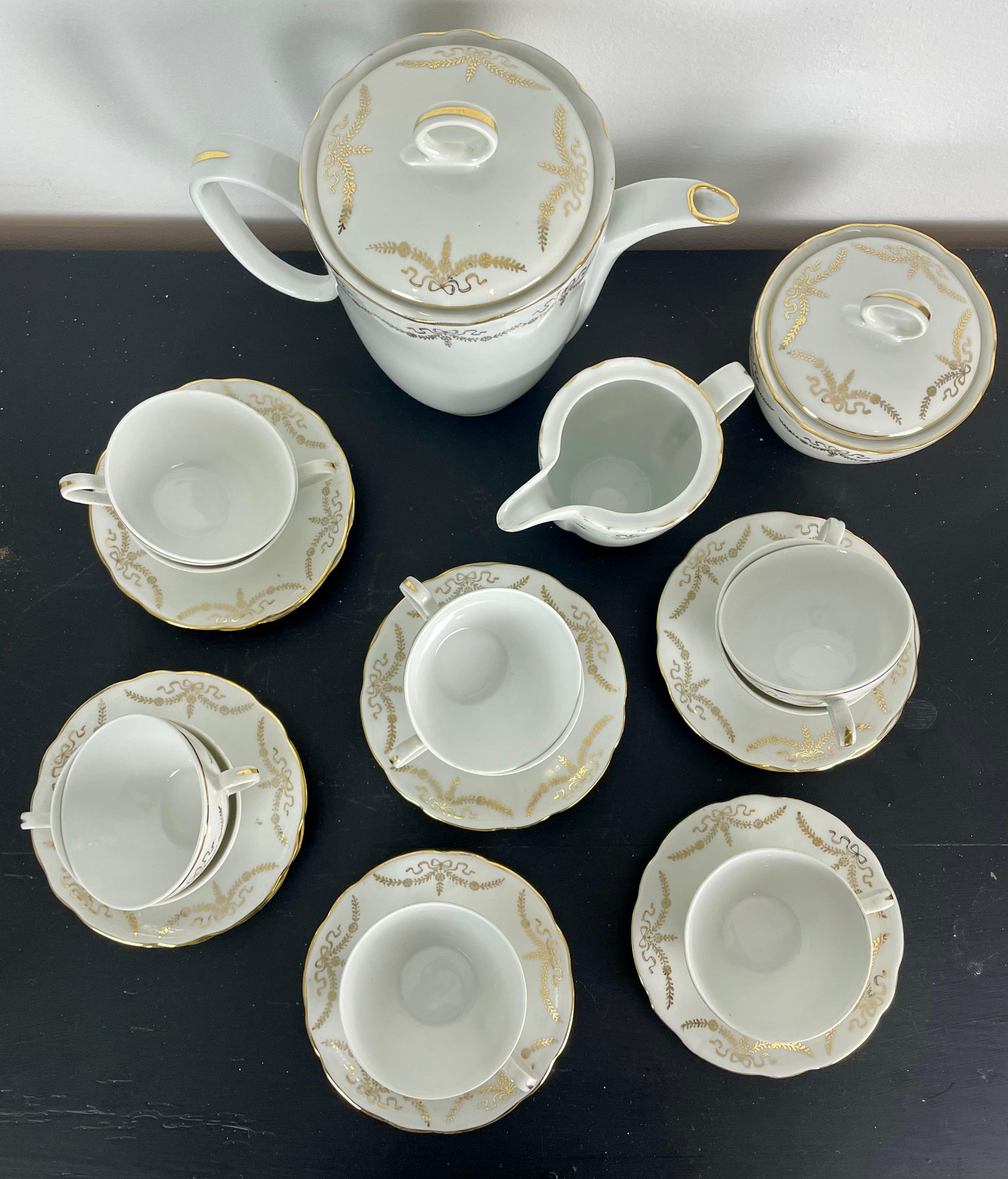 French porcelain Coffee / Tea Service for 10 People In Good Condition For Sale In Beuzevillette, FR
