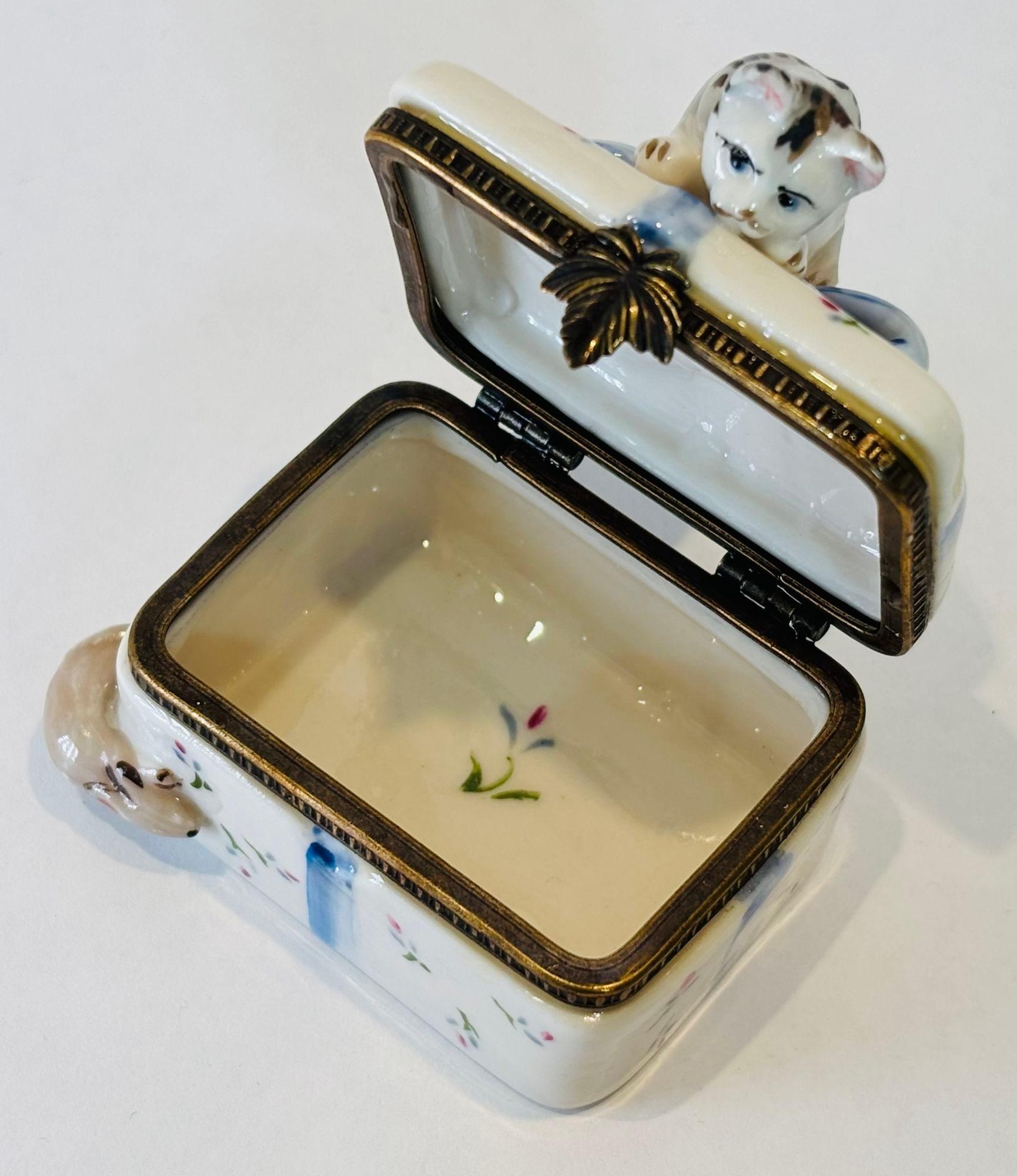 Caja de porcelana coleccionable Gato con ratón en venta 1