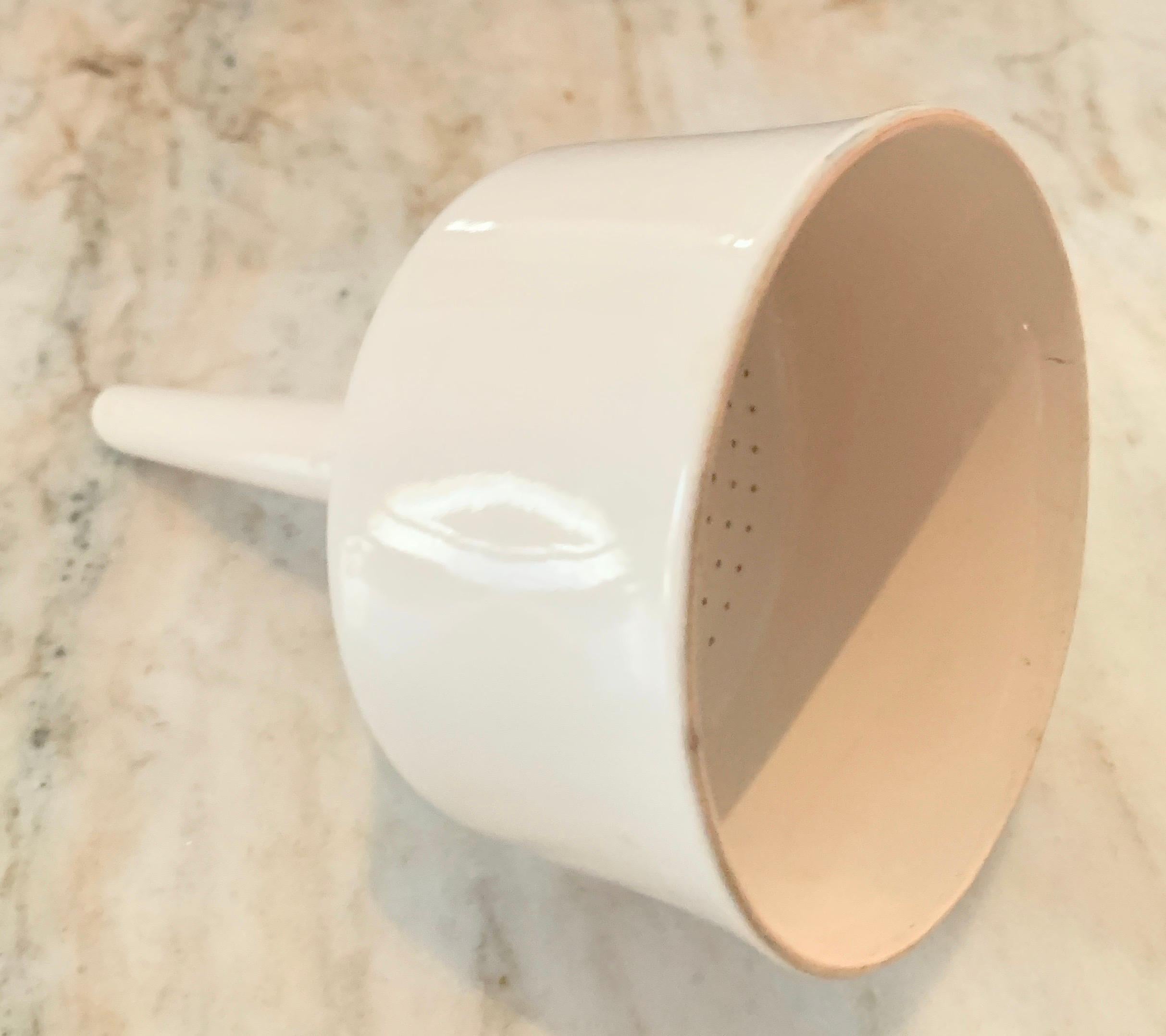 Embudo de porcelana Coors Pottery ca 1930 en venta 1