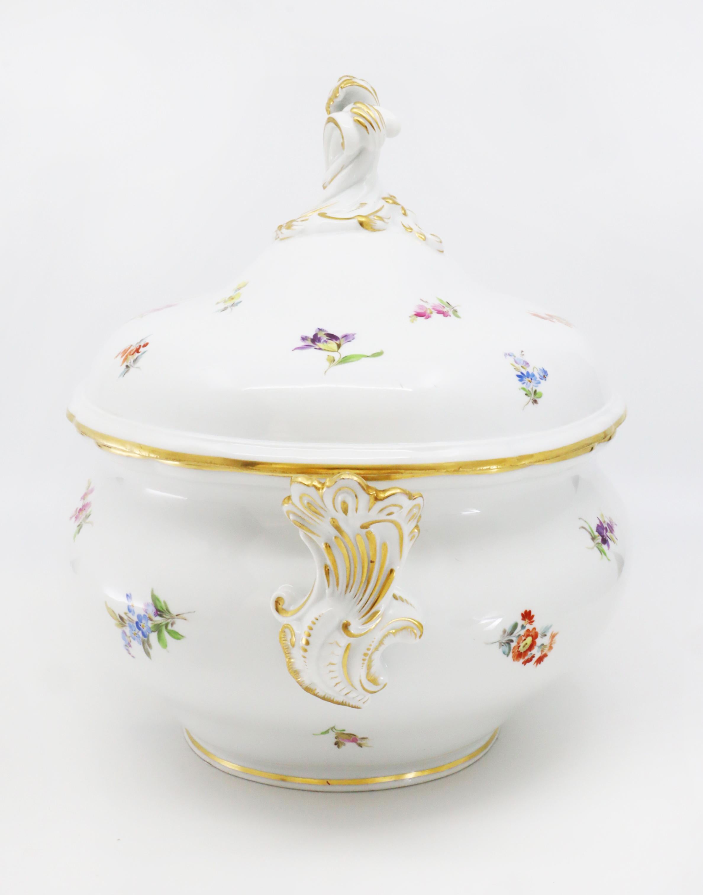 A beautiful, finely hand painted tureen, with delicate flowers and golden rims throughout 
German, early 20th century, porcelain Meissen. Marked.

Original art work(s) from Europe.
        