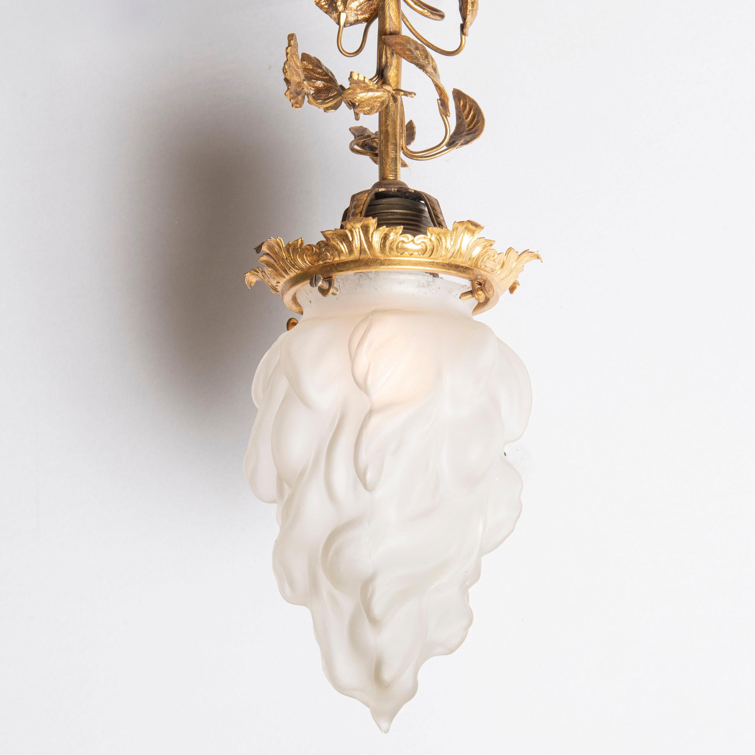 Porcelain, crystal and gilt bronze pendant. France, early 20th century.