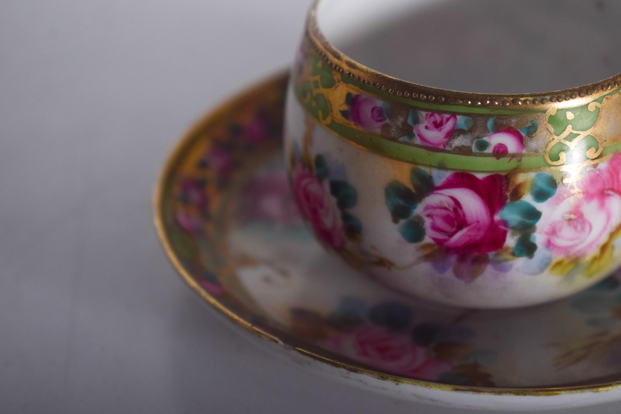 Mid-Century Modern Tasse et soucoupe en porcelaine, designs de l'époque victorienne en vente