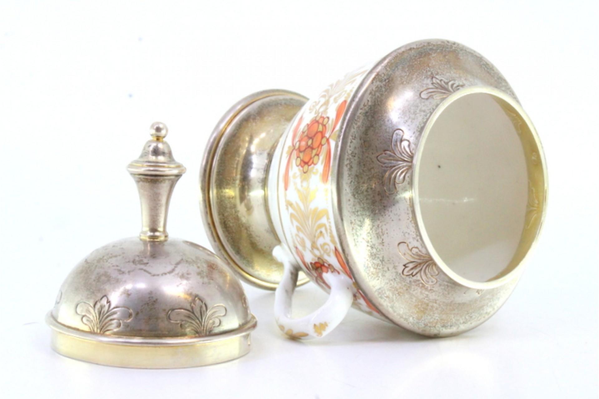 20ième siècle Porcelain cup w/ silver knob on the lid & circular base w/ surrounding frieze en vente
