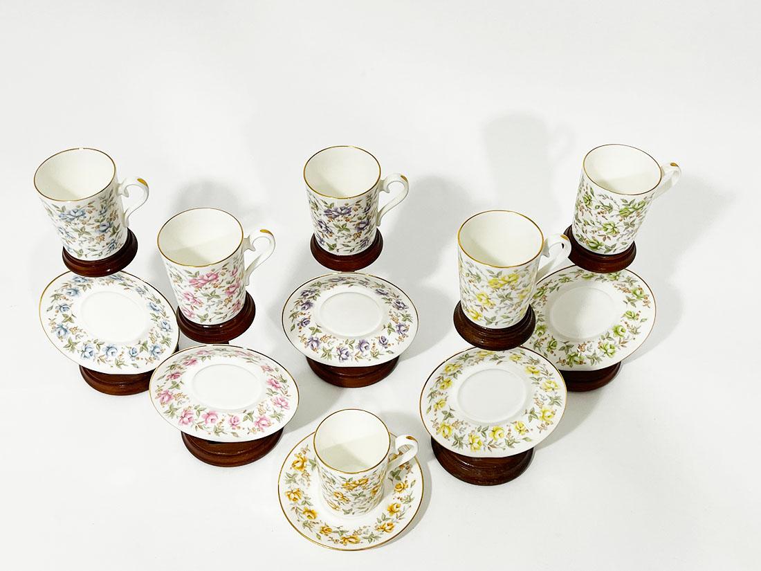 Tasses et soucoupes en porcelaine de la série English Royal Albert « Rose Chintz », 1982 Bon état - En vente à Delft, NL