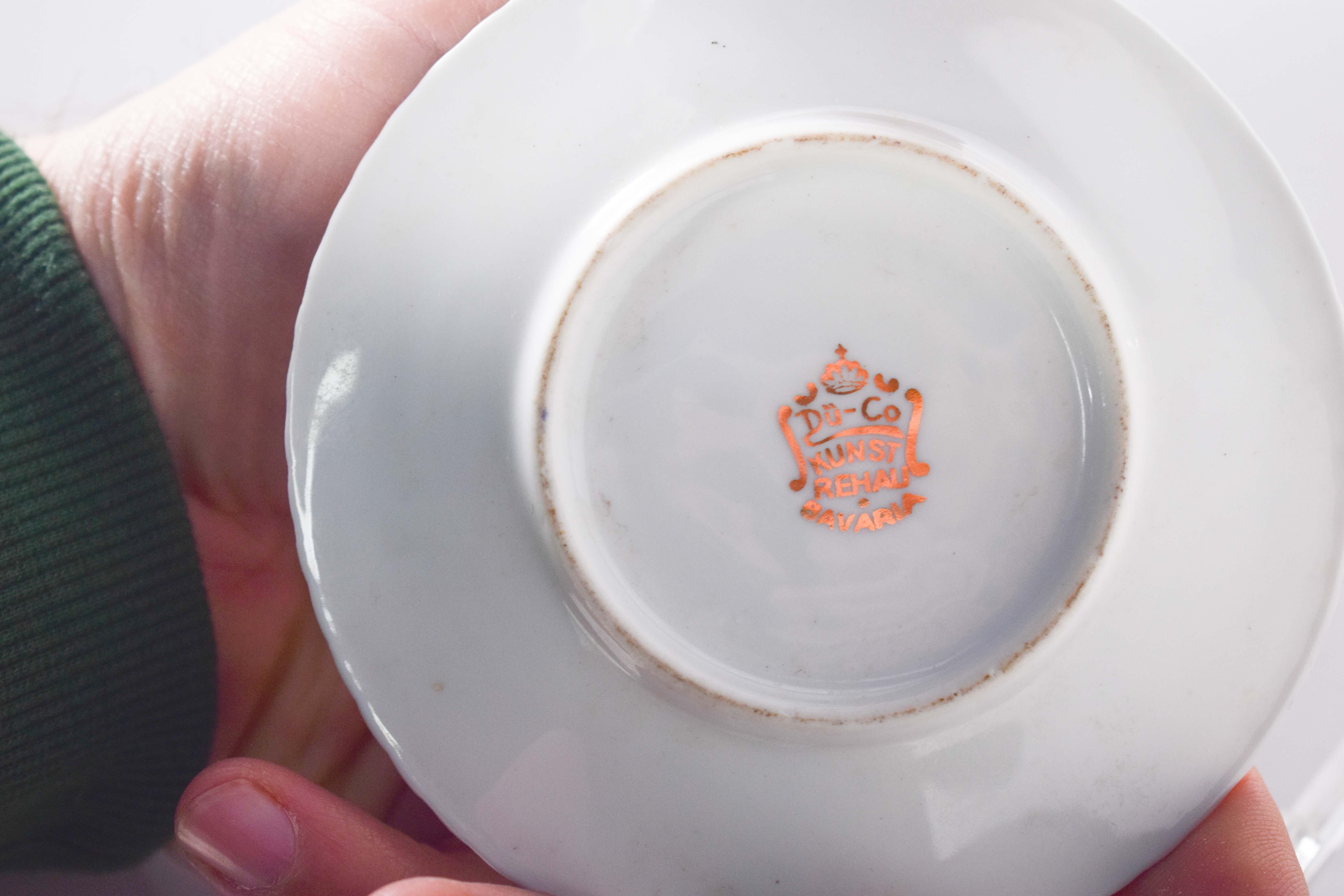 Porcelain Cups and Saucers from Bavaria For Sale 7