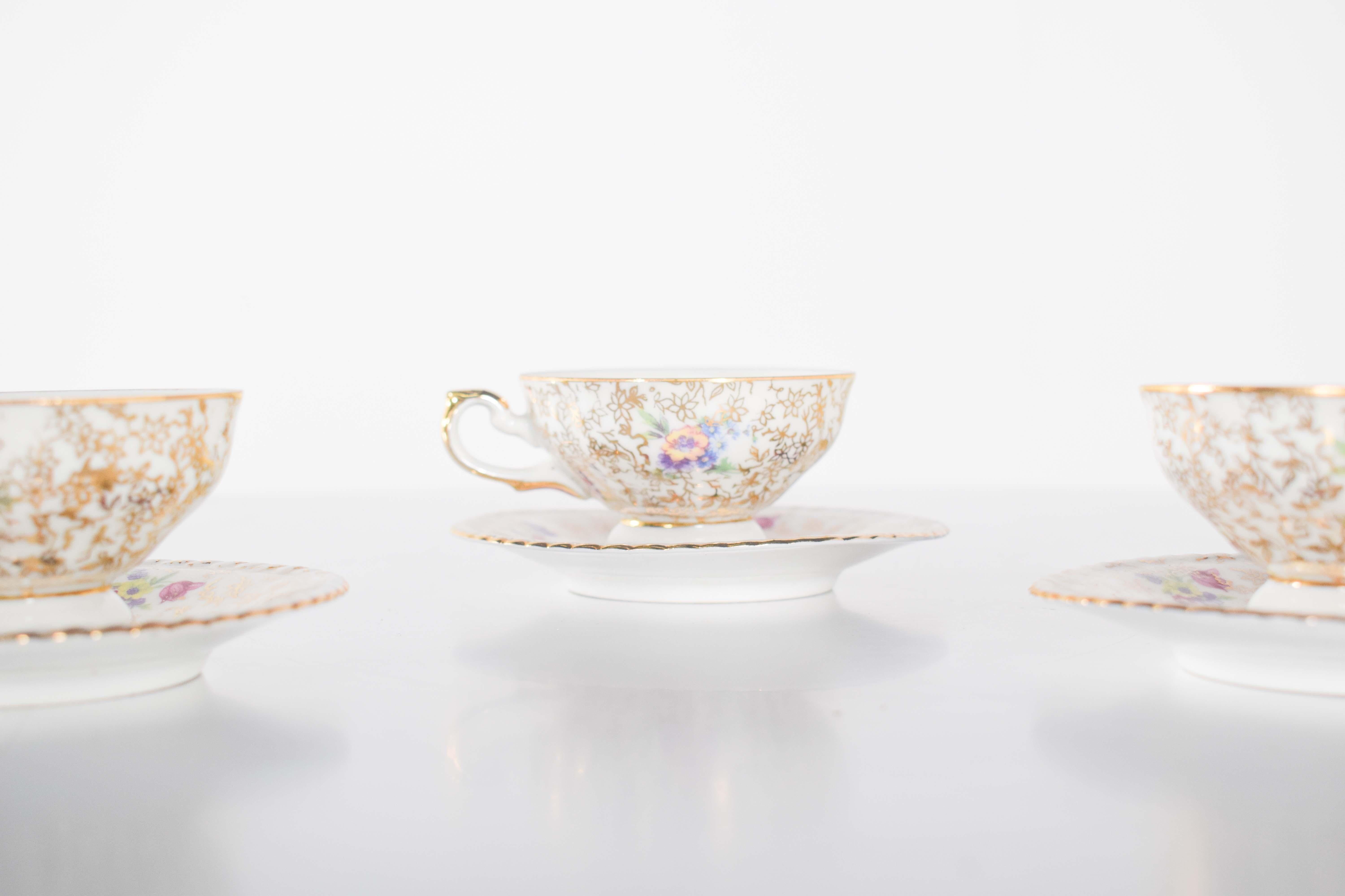 Porcelain Cups and Saucers from Bavaria In Fair Condition For Sale In Lisboa, Lisboa
