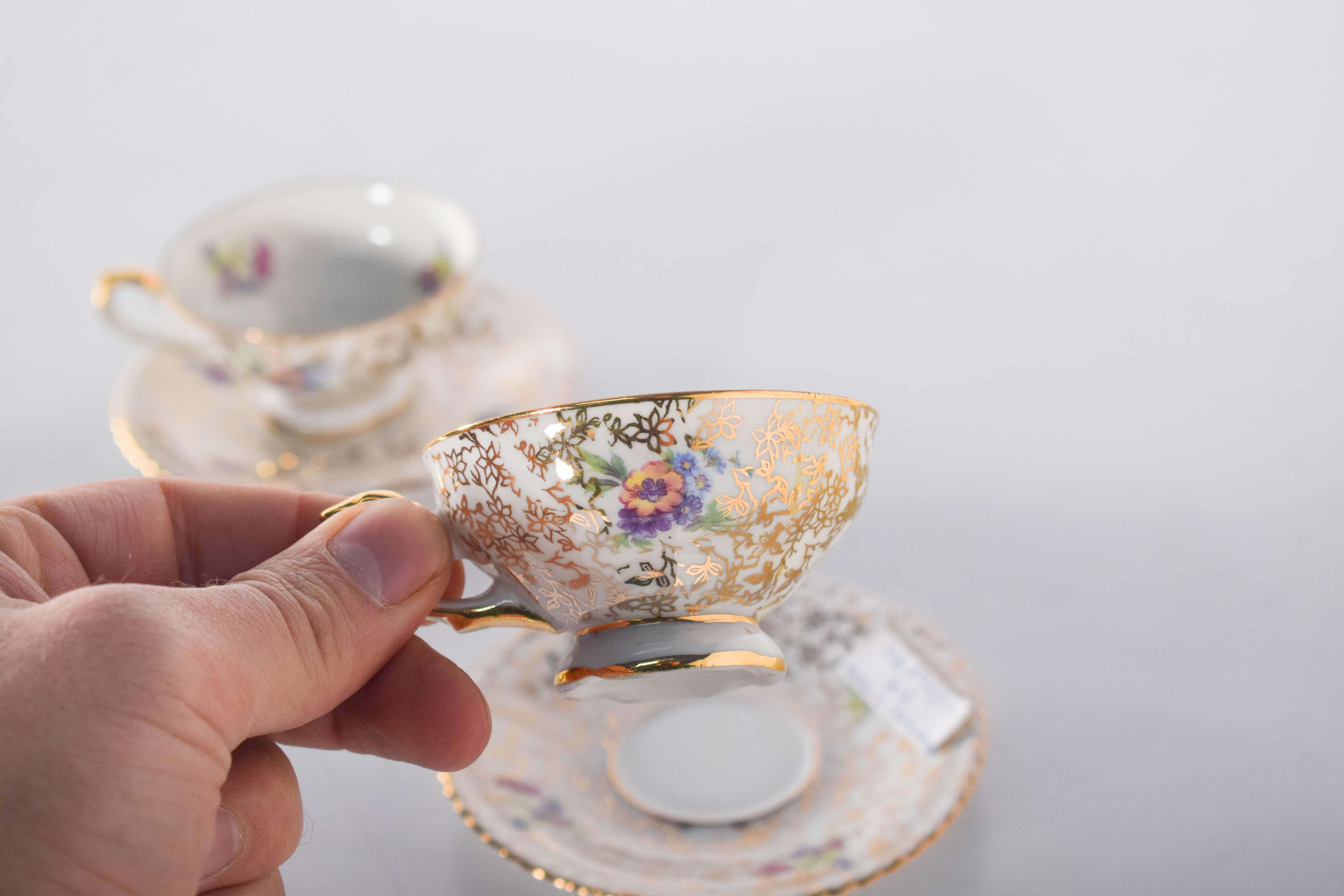 Porcelain Cups and Saucers from Bavaria For Sale 1