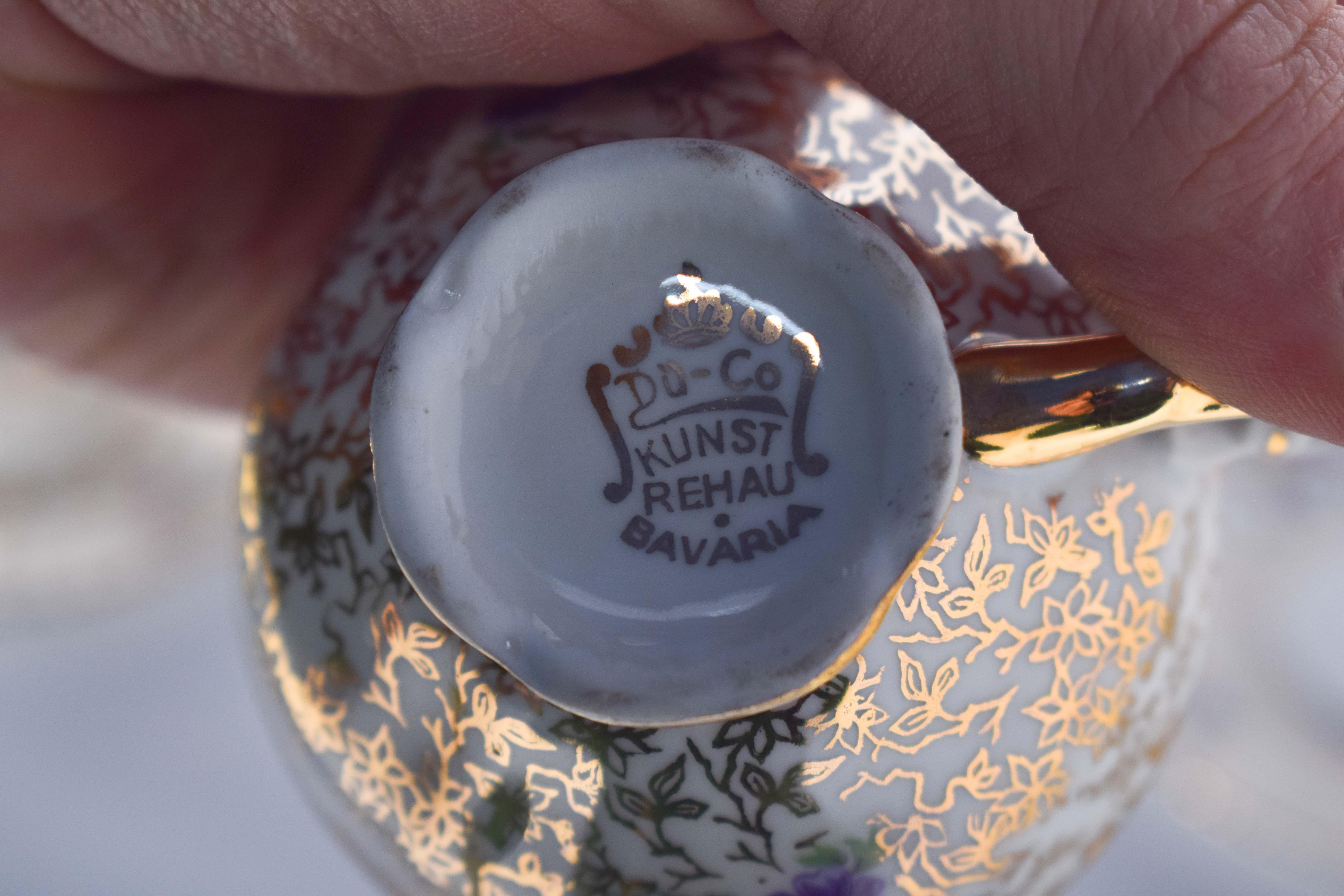 Porcelain Cups and Saucers from Bavaria For Sale 2