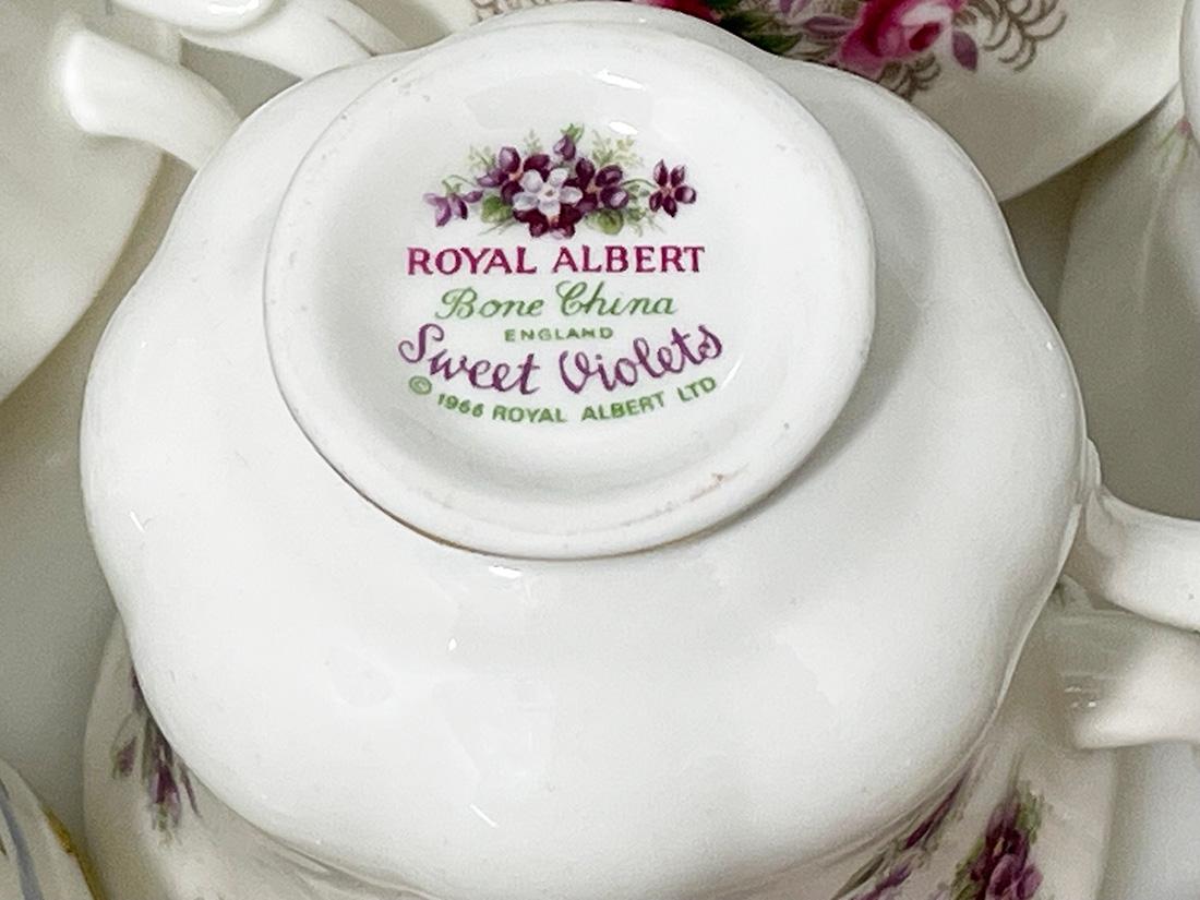 Porcelain cups and saucers from Royal Albert For Sale 1