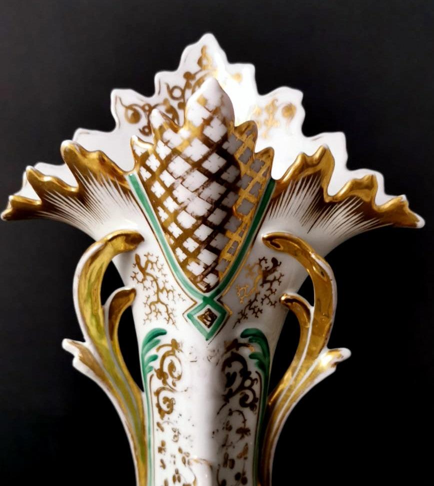 Porcelain De Paris French Wedding Vase For The Church For Sale 3