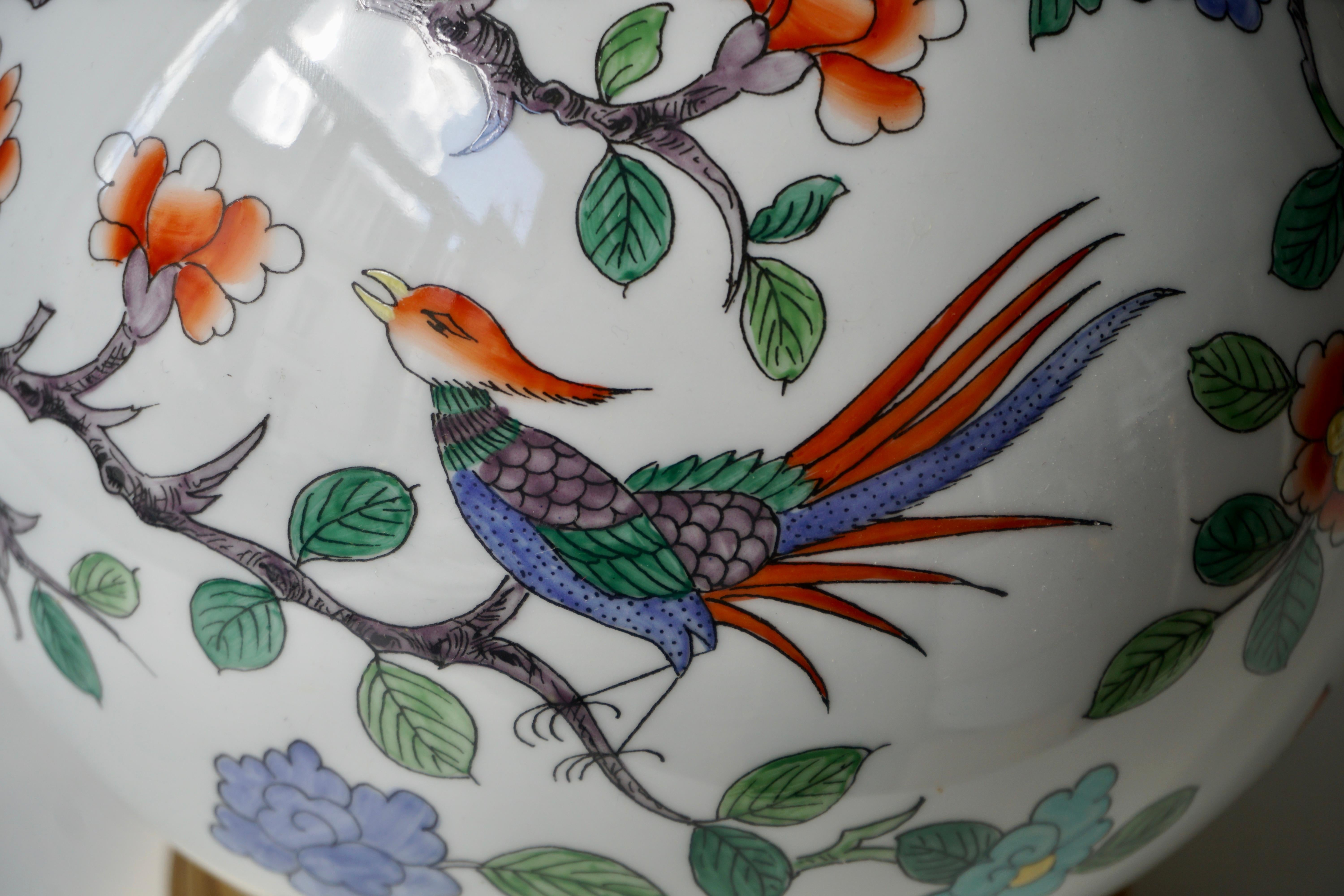 20ième siècle Lampe oiseau à fleurs en porcelaine de Paris peinte à la main en vente