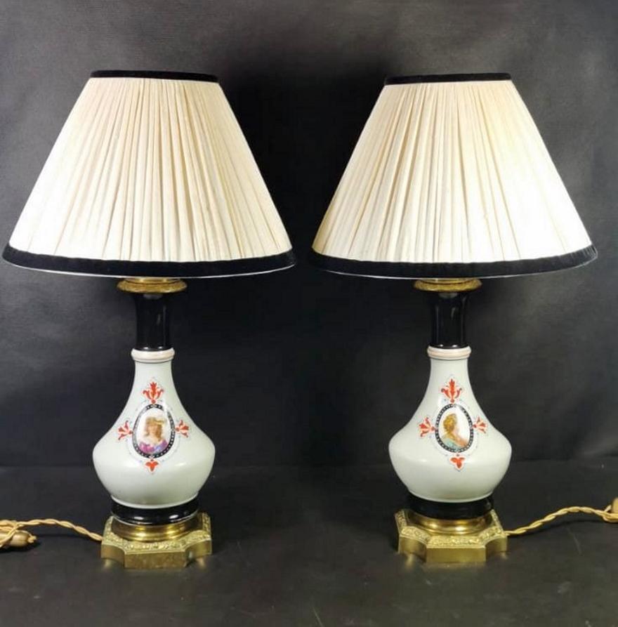 Porcelain de Paris Napoleon III French Pair of Oil Lamps 'Without Lampshade' For Sale 11