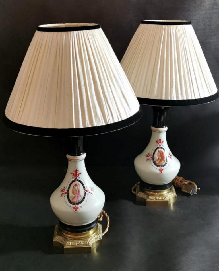 Porcelain de Paris Napoleon III French Pair of Oil Lamps 'Without Lampshade' For Sale 12