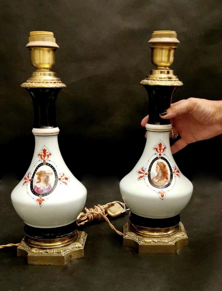 Porcelain de Paris Napoleon III French Pair of Oil Lamps 'Without Lampshade' For Sale 13