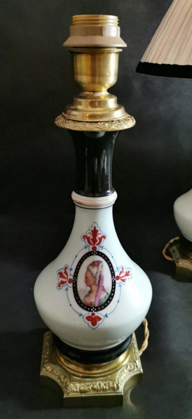 Hand-Painted Porcelain de Paris Napoleon III French Pair of Oil Lamps 'Without Lampshade' For Sale