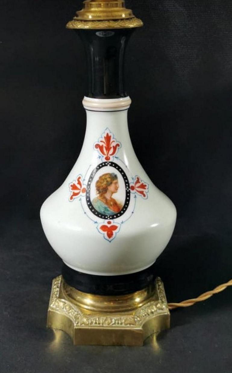 Porcelain de Paris Napoleon III French Pair of Oil Lamps 'Without Lampshade' In Good Condition For Sale In Prato, Tuscany