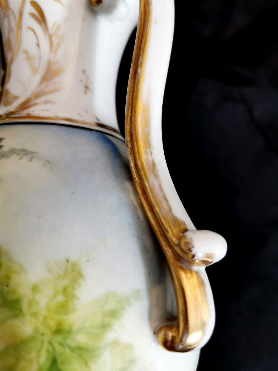 Porcelaine de Paris Napoleón III Pareja de jarrones franceses pintados a mano en venta 6