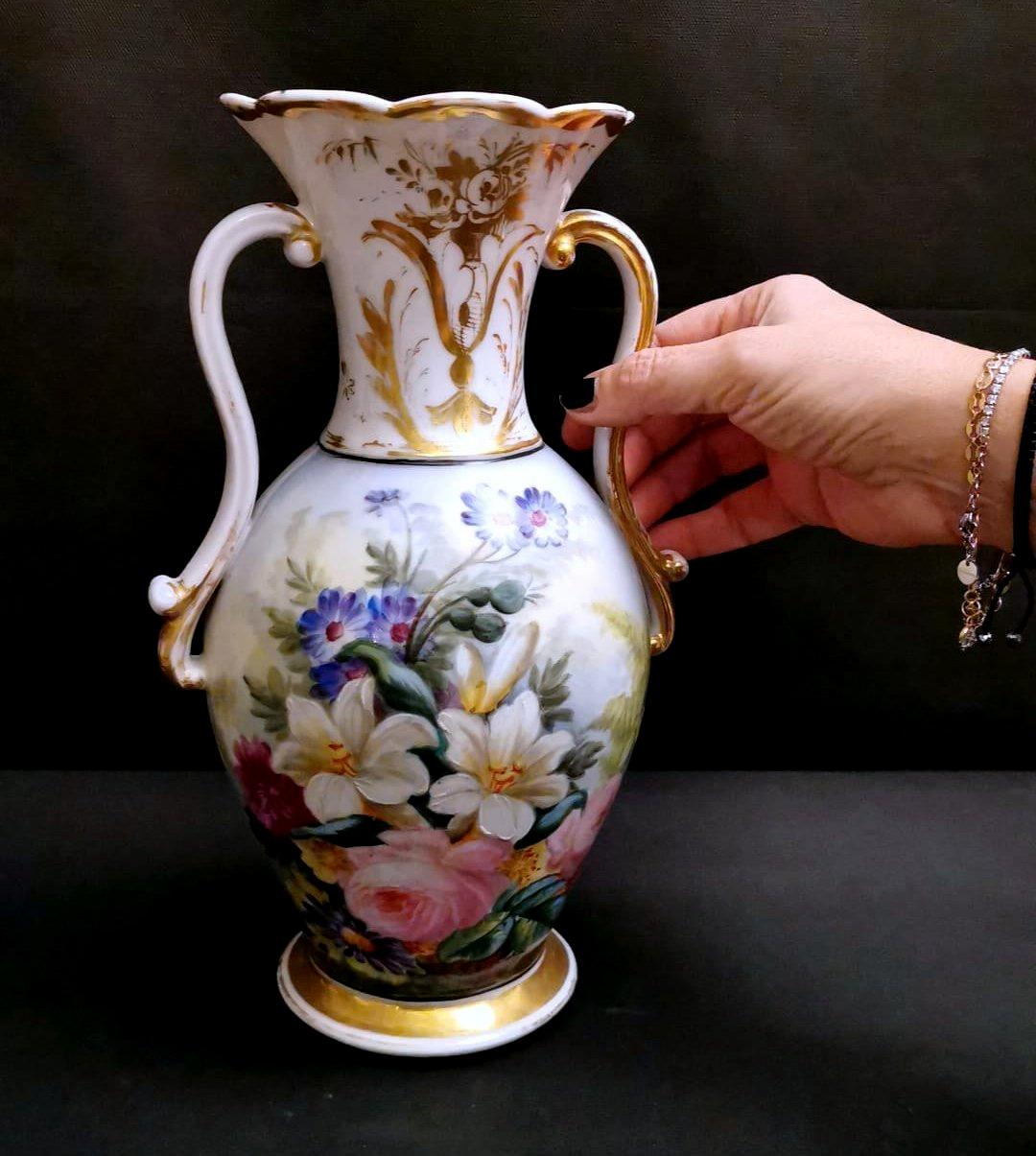 Porcelain De Paris Napoleon III Pair of French Hand Painted Vases For Sale 12