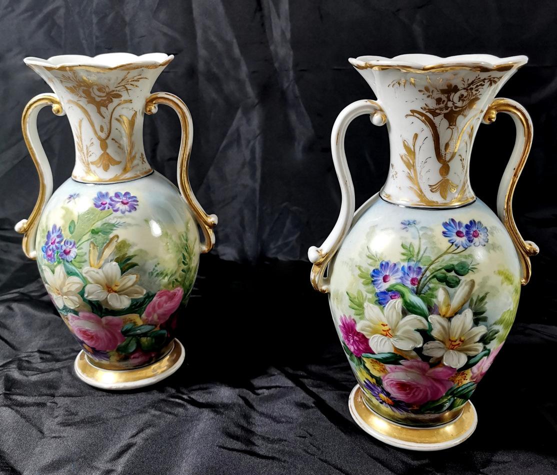 Français Porcelaine de Paris Napoléon III Paire de vases français peints à la main en vente
