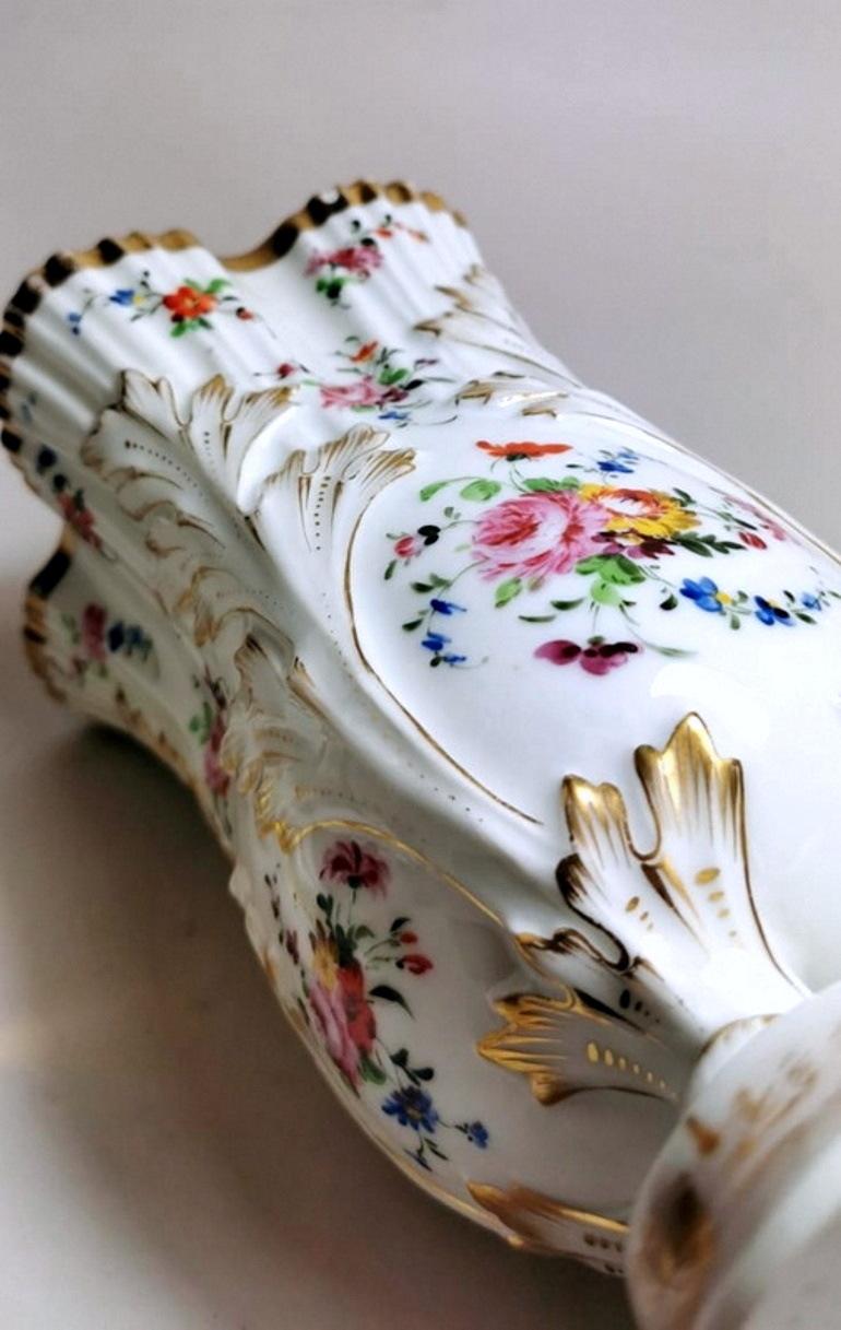 Porcelain De Paris Napoleon III Style Pair of Shaped Vases Hand Decorated For Sale 5
