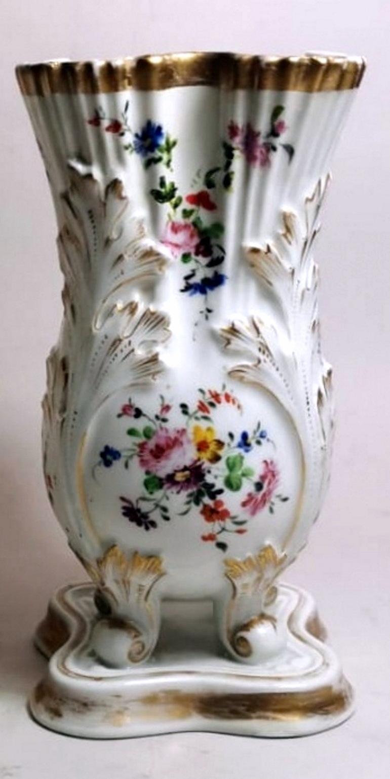 Porcelain De Paris Napoleon III Style Pair of Shaped Vases Hand Decorated For Sale 1
