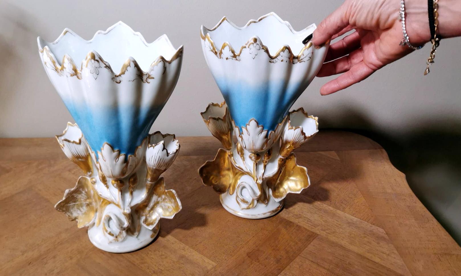 Paire de vases de mariage français en porcelaine de Paris pour église en vente 9