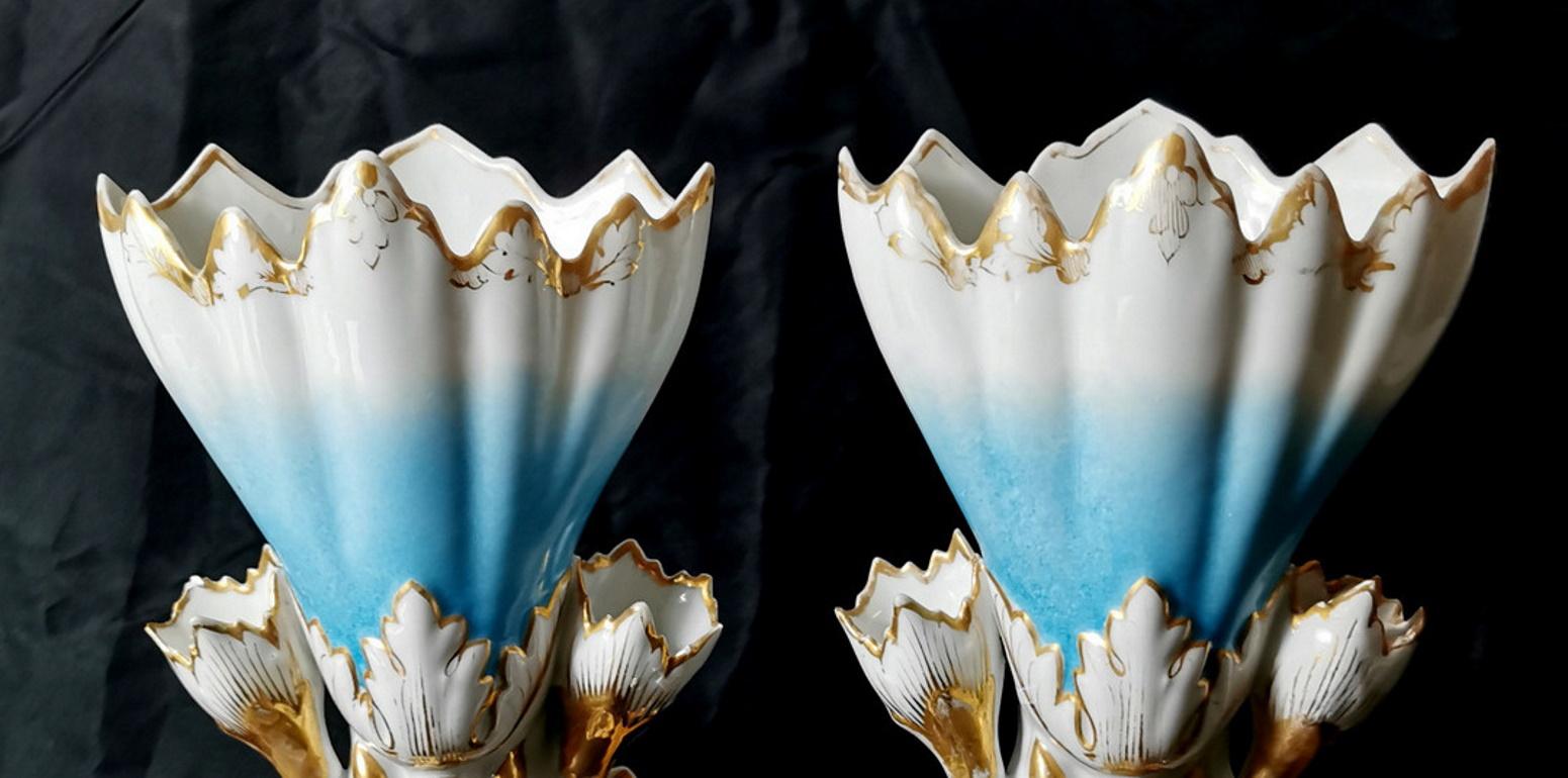 Fait main Paire de vases de mariage français en porcelaine de Paris pour église en vente