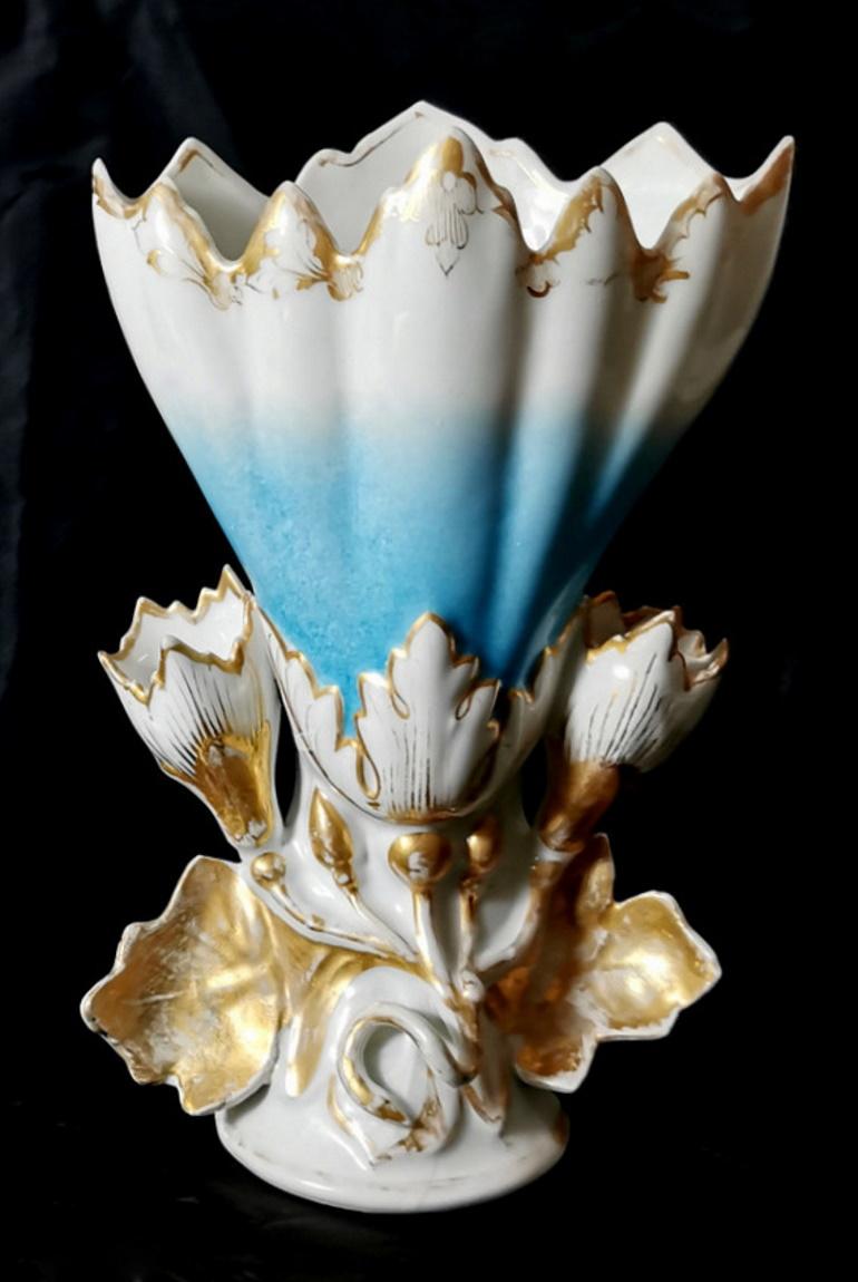 Porcelain de Paris Pair French Wedding Vases for Church For Sale 1
