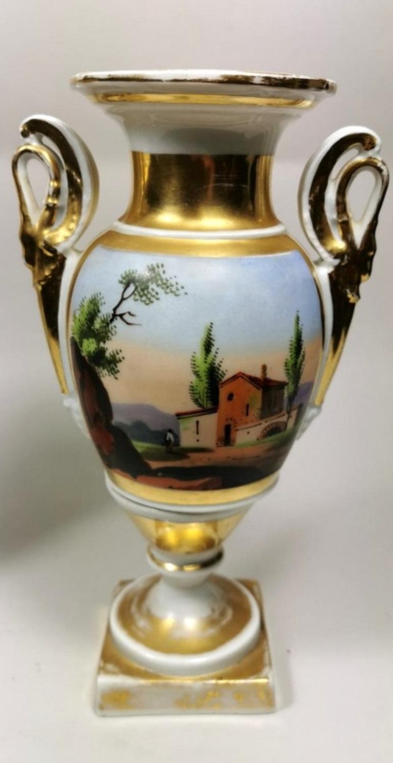 Porcelain de Paris Pair of Hand Painted Vases Napoleon III, France In Good Condition For Sale In Prato, Tuscany