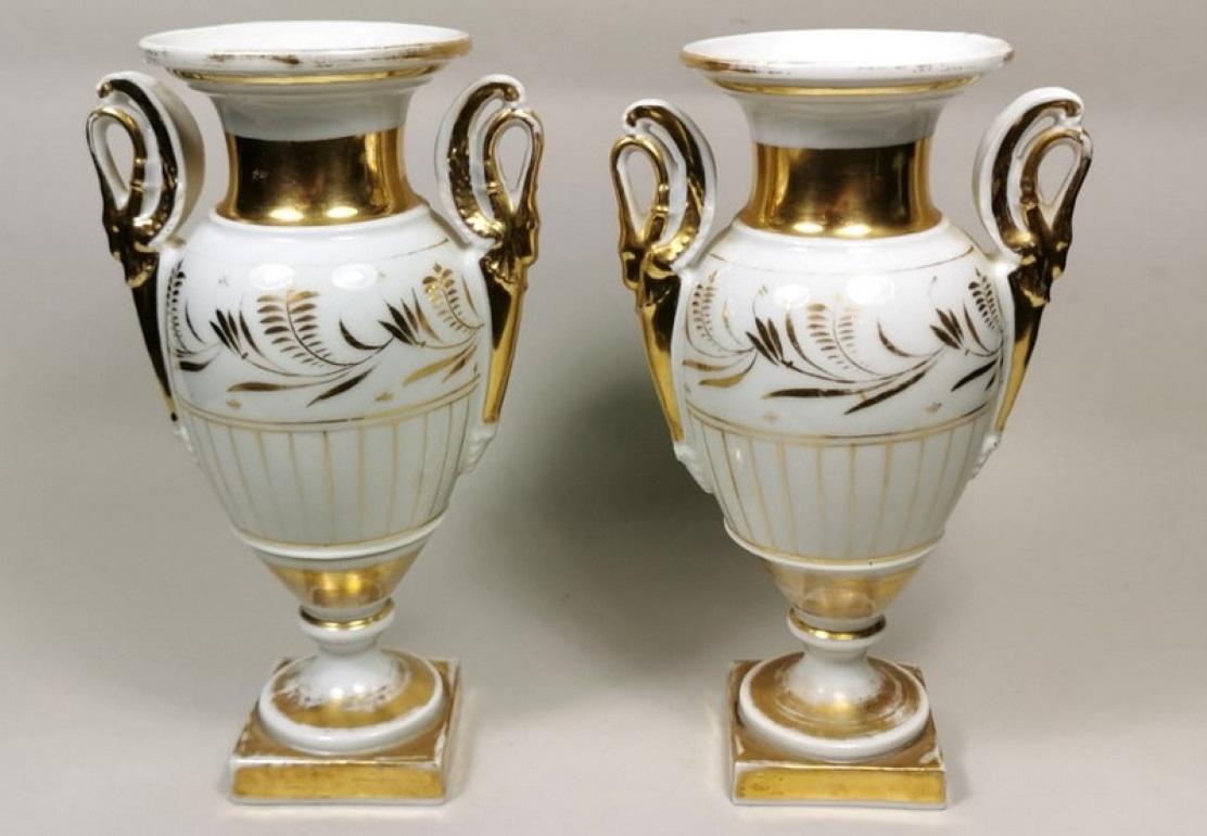 Porcelain de Paris Pair of Hand Painted Vases Napoleon III, France For Sale 1