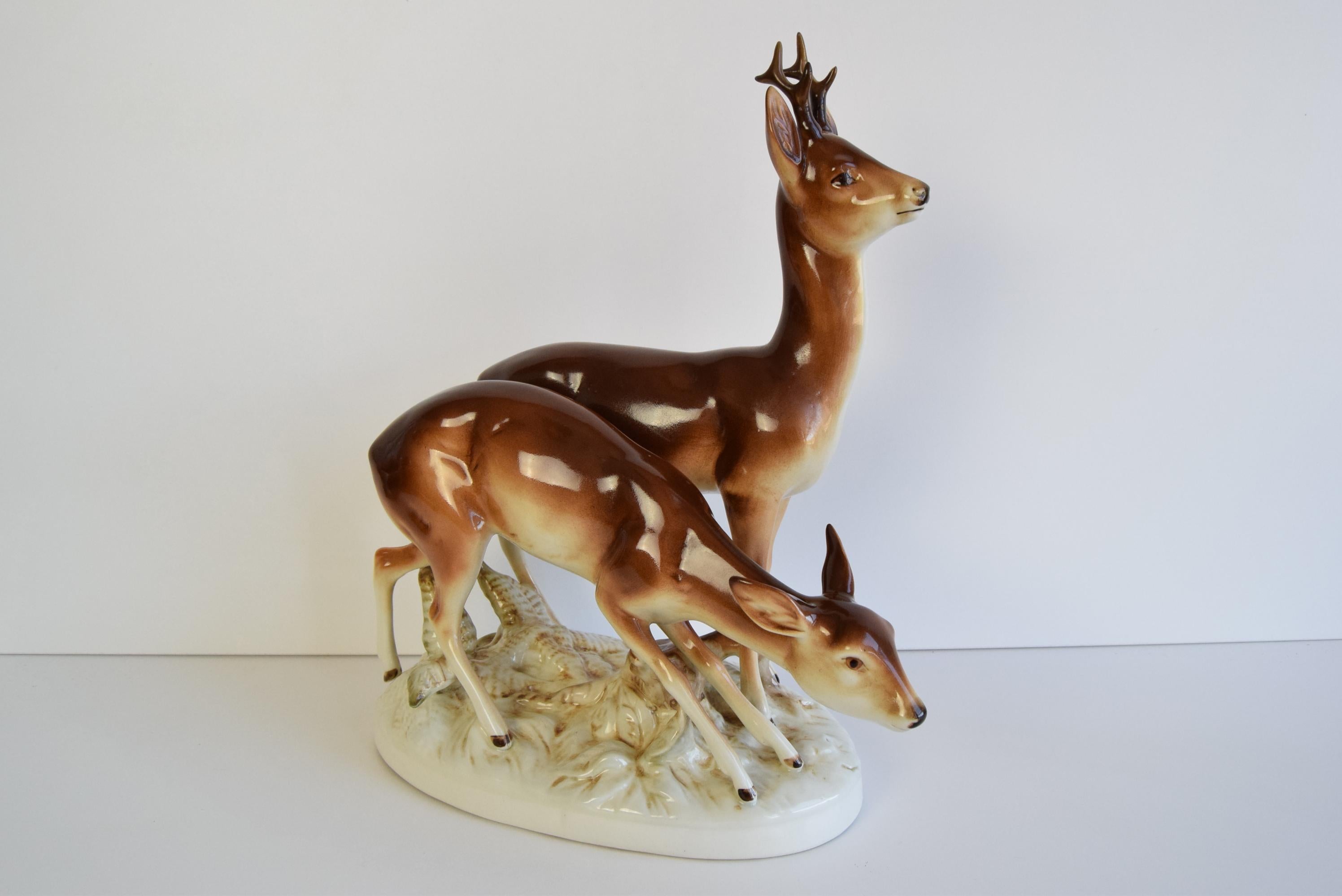 
Made in Czechoslovakia
Made of Porcelain
 The roe deer has a chipped antler(see photo)
Original Vintage Condition