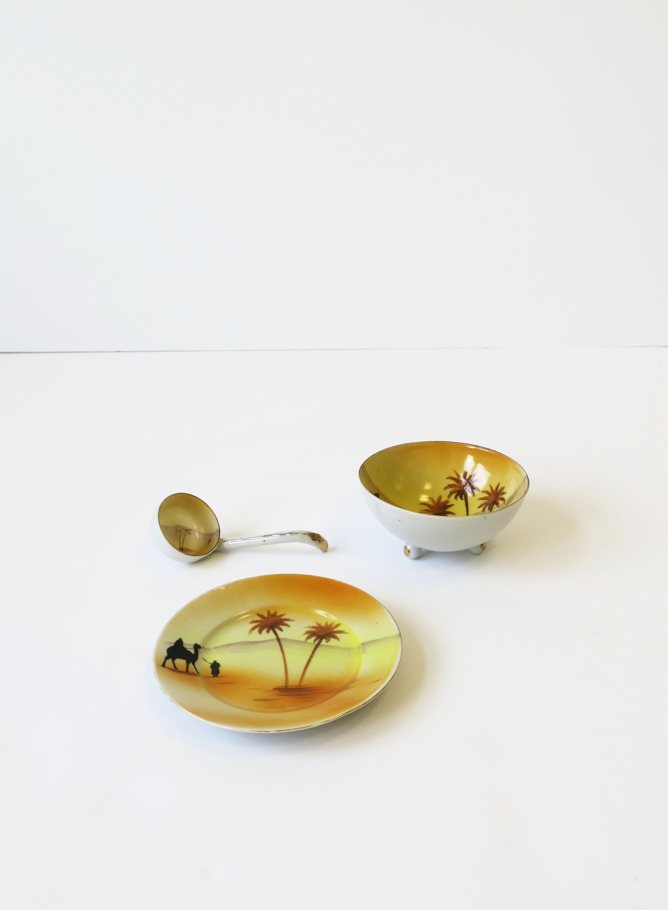 Porcelain Desert Palm Serving Set with Ladle Spoon In Good Condition For Sale In New York, NY