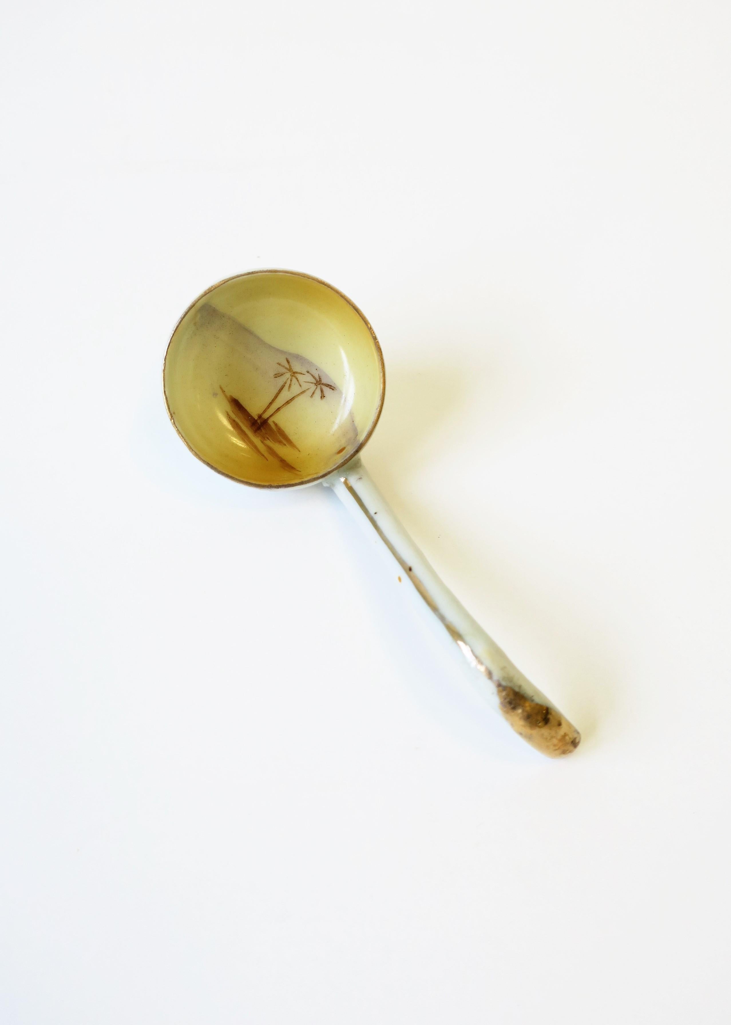 Porcelain Desert Palm Serving Set with Ladle Spoon For Sale 1