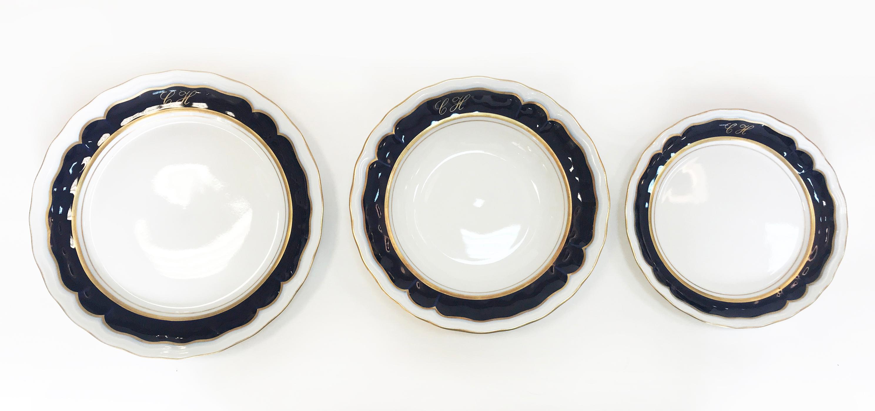 Impressive and unique porcelain dinner set hand decorated with 24k Gold and Cobalt.
This set named king Carlos IV is a limited edition. It is inspired by the royal dinner set from the 18th century manufactured by Porcelanas Buen Retiro, kept in the