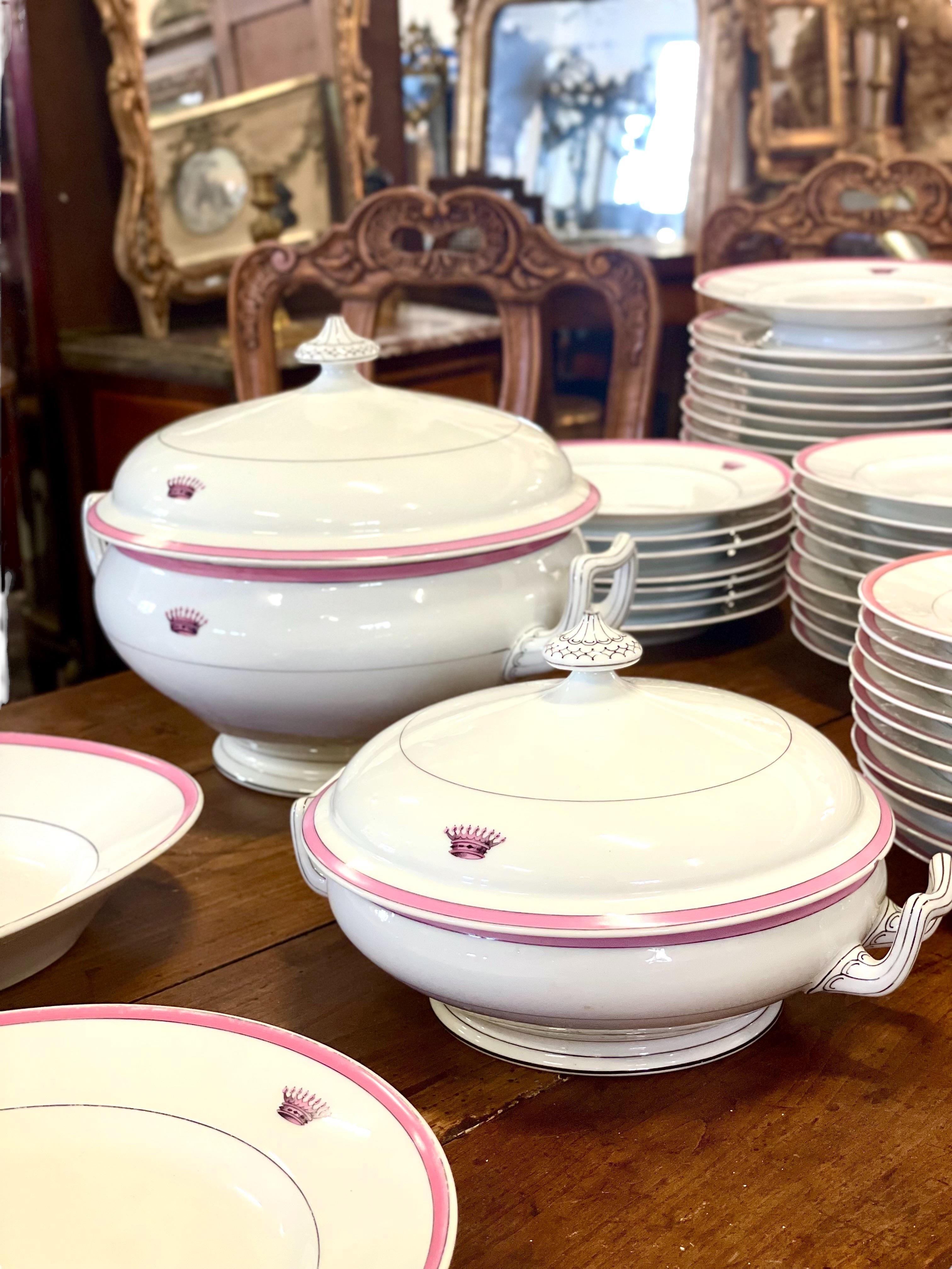 Porcelain Dinner Service from the Maison Charles Pillivuyt et Cie In Good Condition For Sale In LA CIOTAT, FR