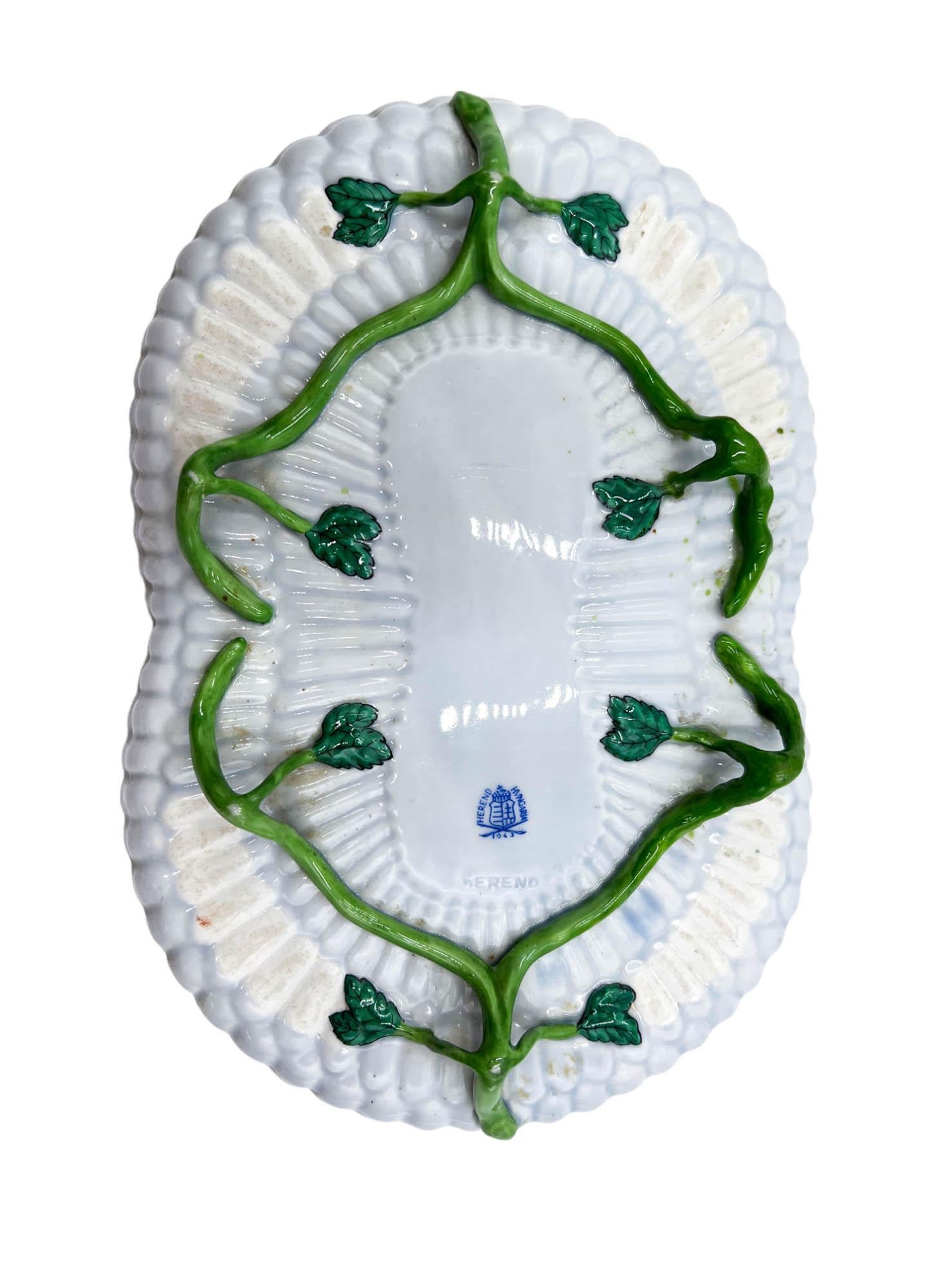 Plato de porcelana de Herend, Hungría - Pieza rara Al fuego en venta