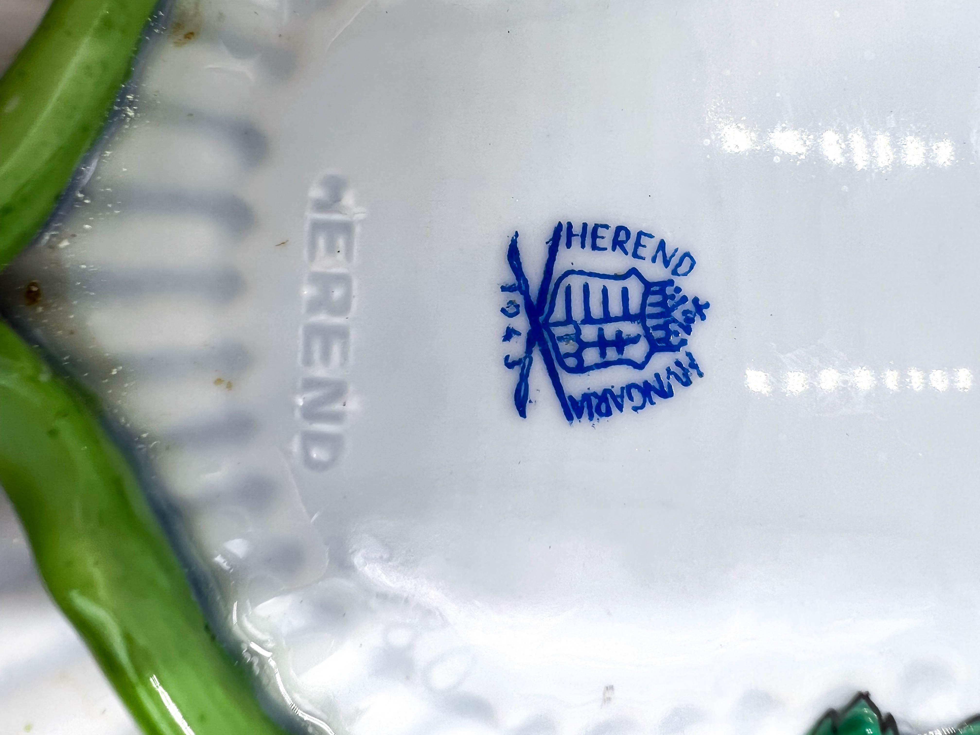 Plat en porcelaine par Herend, Hongrie - Pièce très rare en vente 1