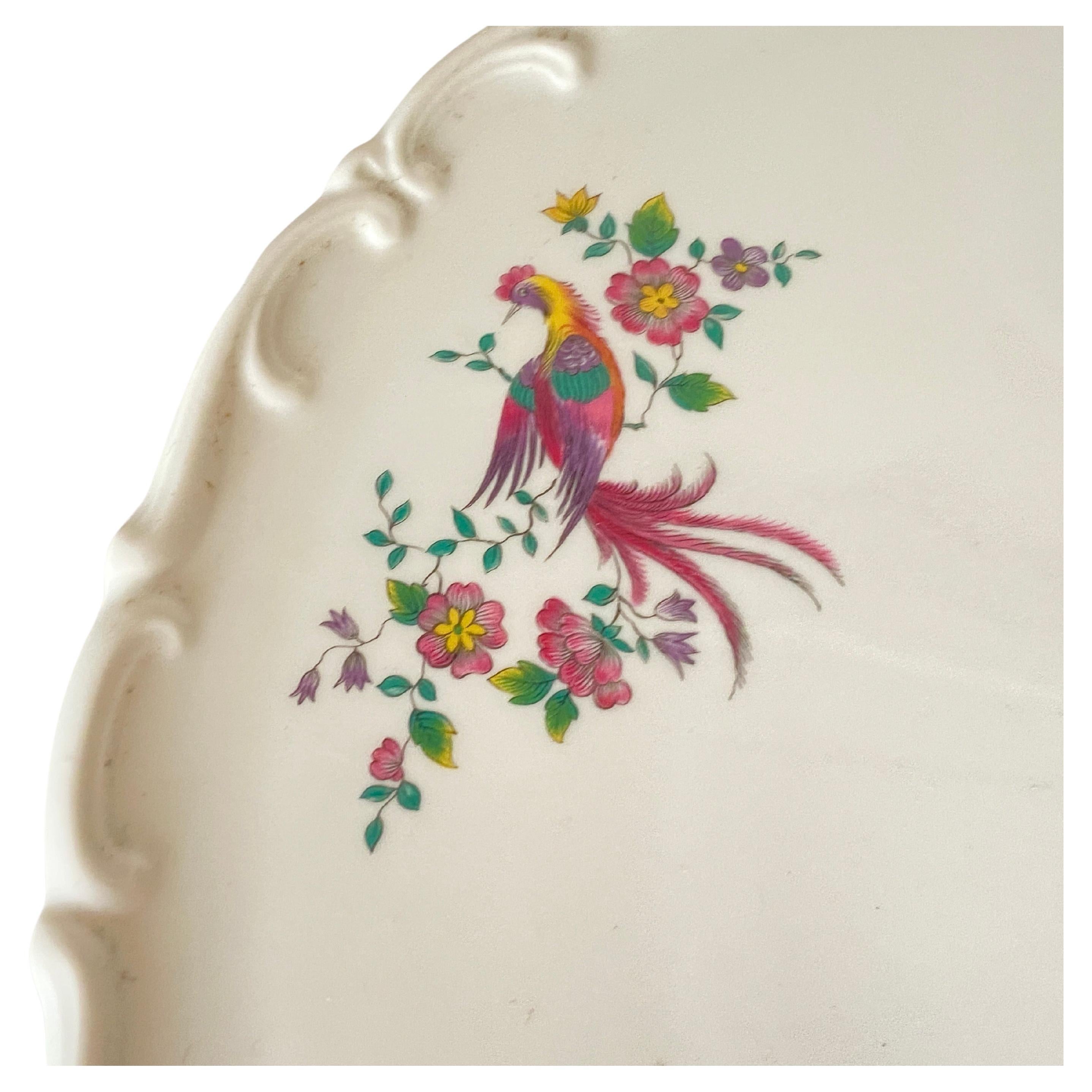 Old dish by Bavaria Germany. This Dish is in Porcelain, and has been made in Germany, during the 20th.
The colors are white, red, green.