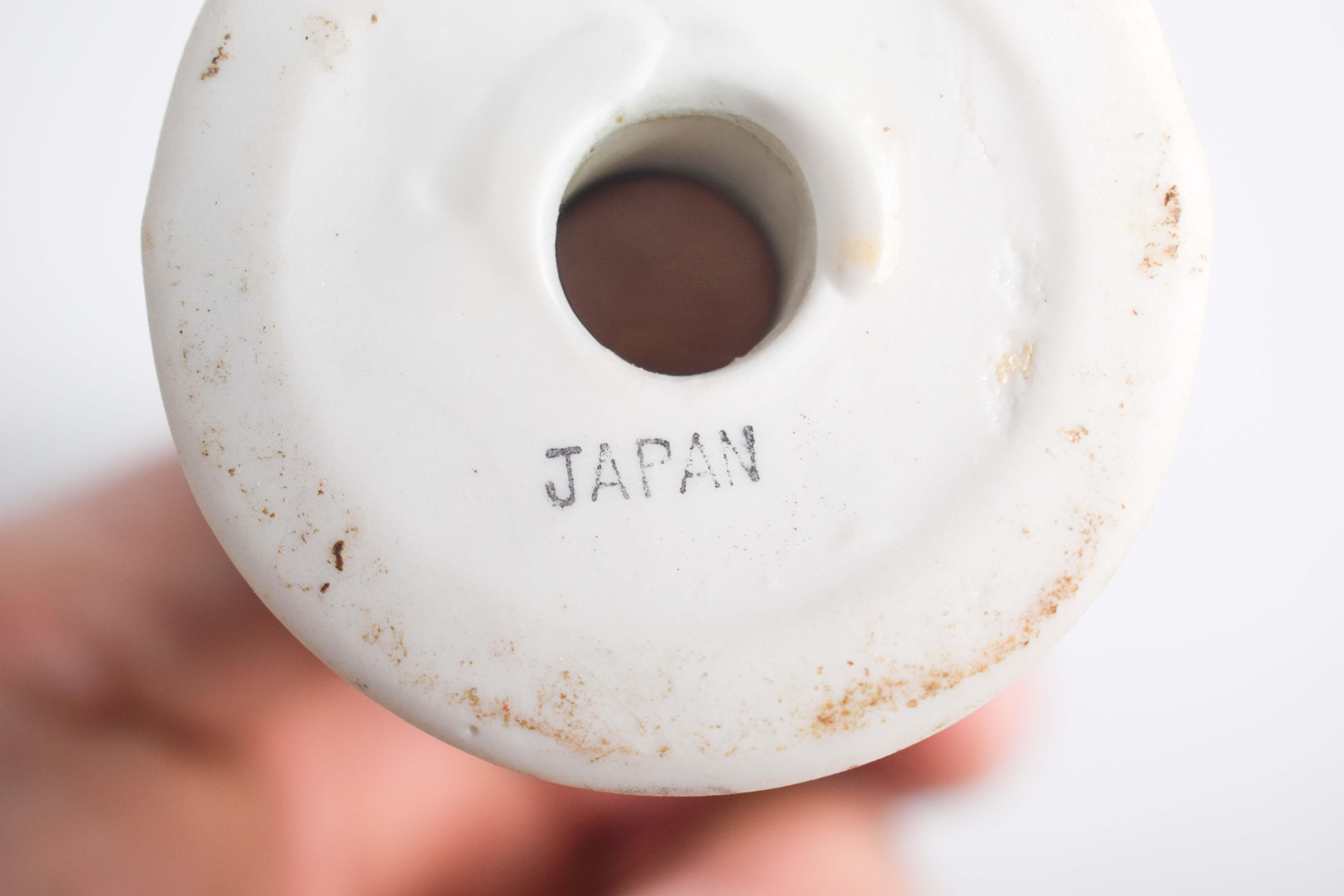 Porzellanpuppe, Japan, mit einer Katze auf ihrem Lappen im Zustand „Gut“ im Angebot in Lisboa, Lisboa
