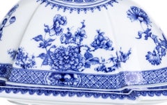 Porzellan – Servierplatte mit gewölbtem Deckel – Vista Alegre Mottahedeh