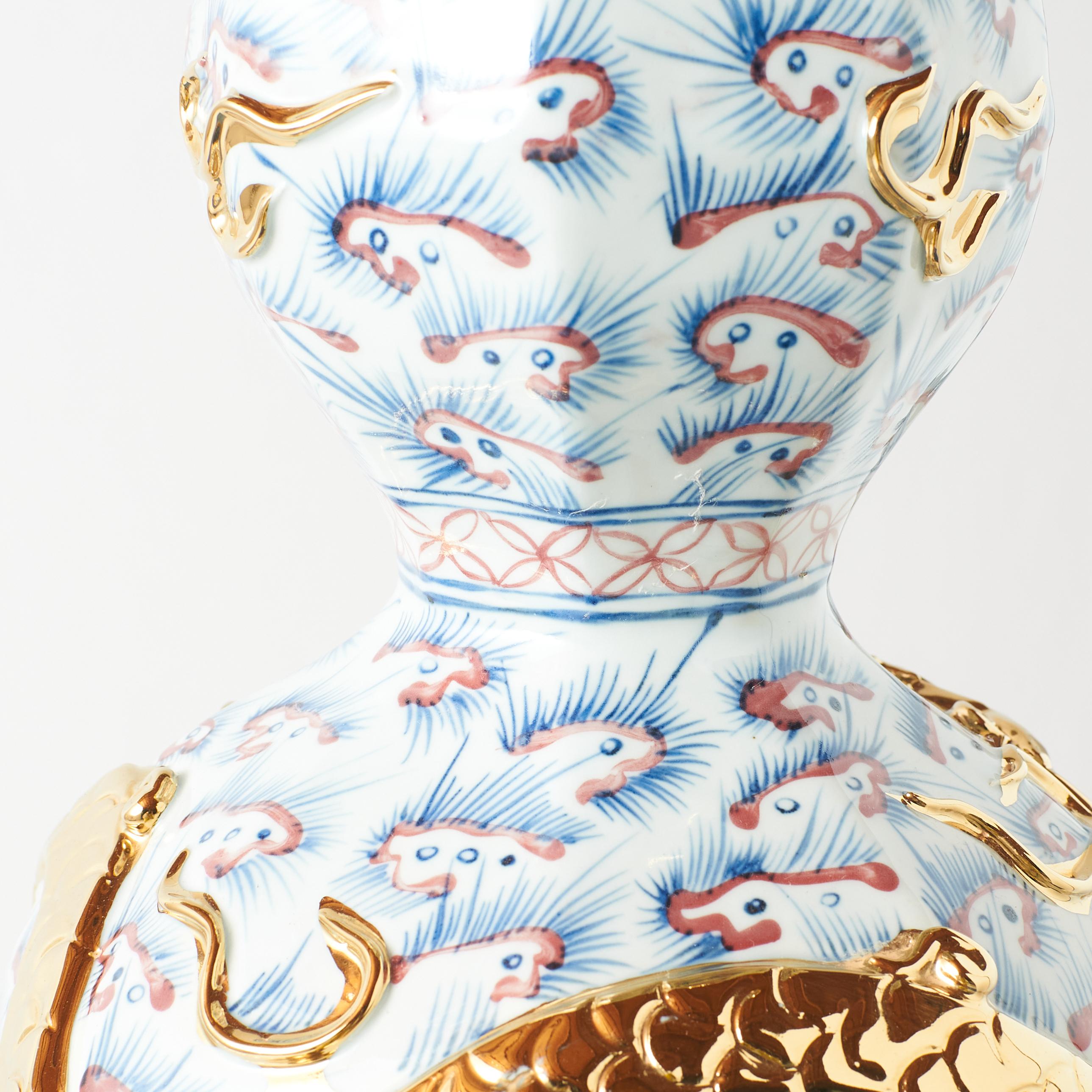 XX secolo Vaso a doppia zucca in porcellana con drago dorato in vendita