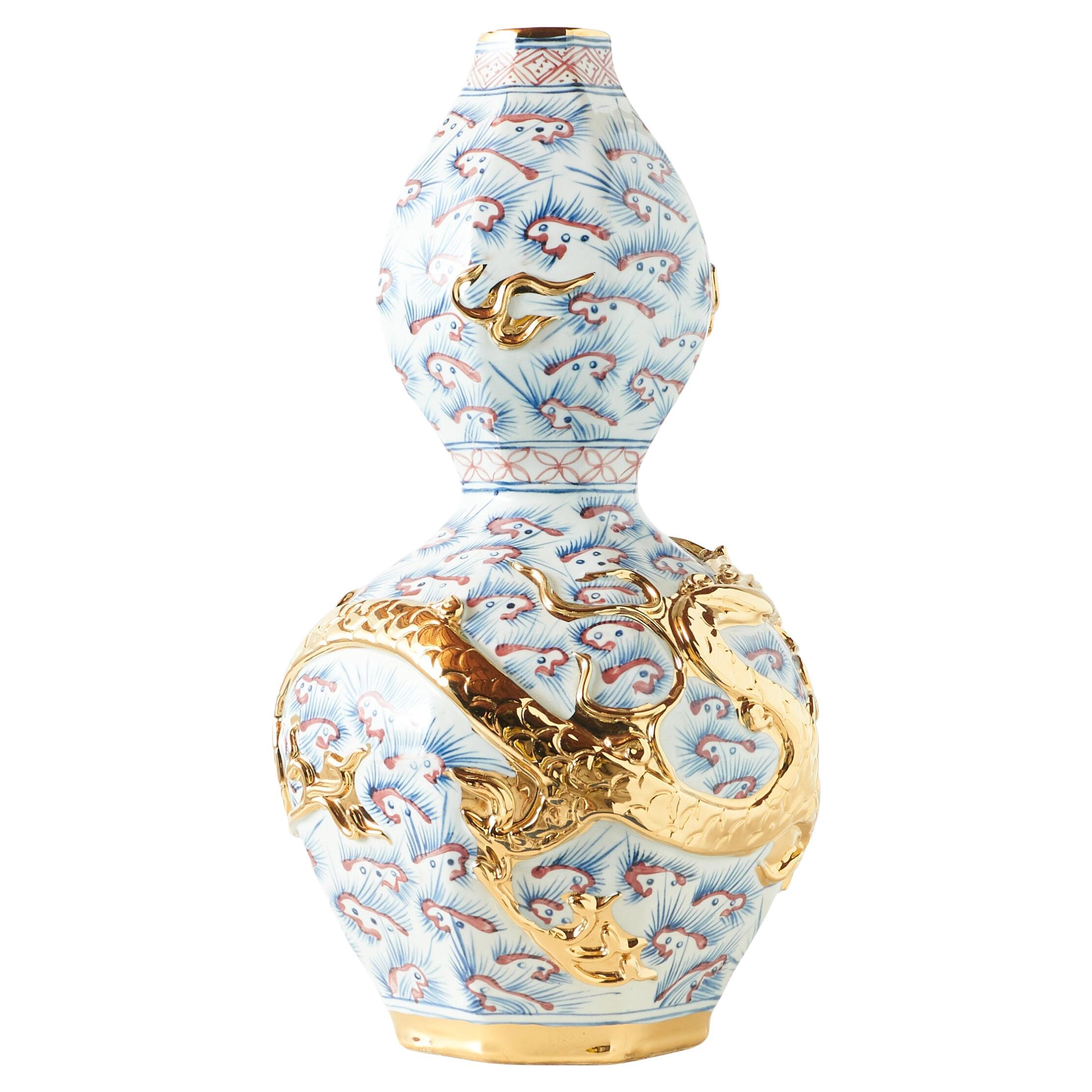 Doppelkürbis-Vase aus Porzellan mit goldenem Drachen im Angebot