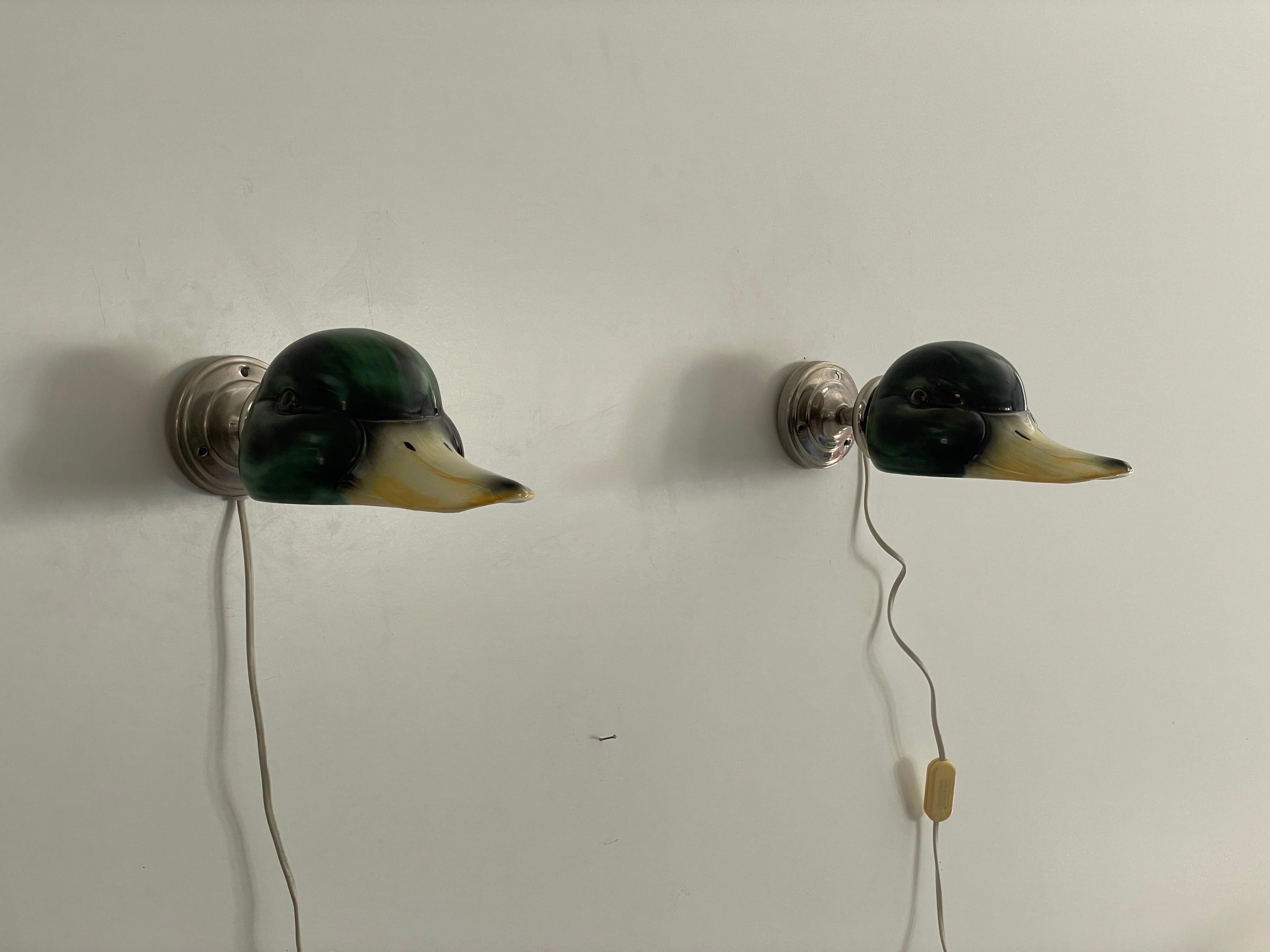 Svedese Coppia di lampade con paralume di anatra in porcellana della Gamla Stan's Lamp Factory, anni '70, Svezia in vendita