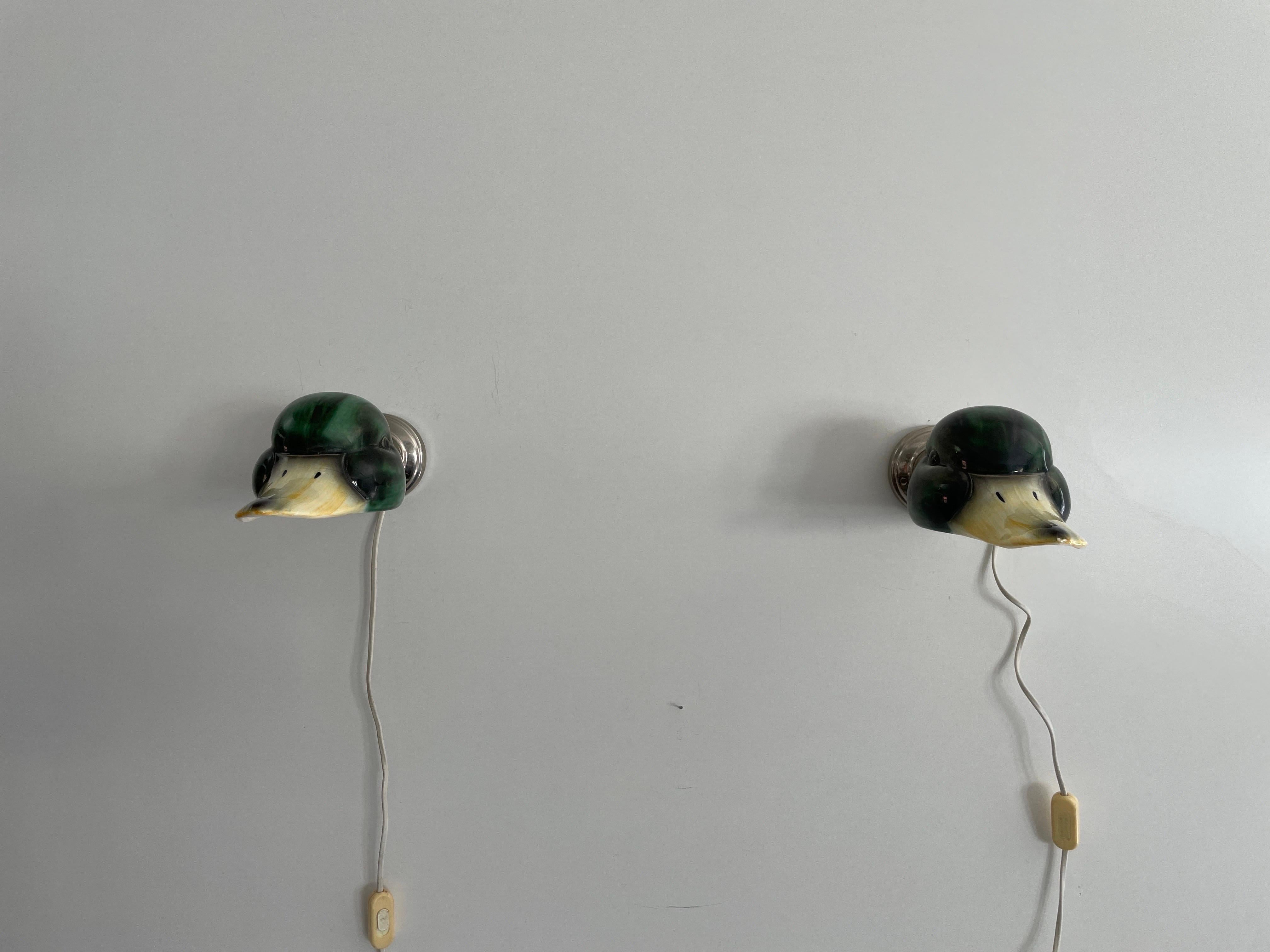 Coppia di lampade con paralume di anatra in porcellana della Gamla Stan's Lamp Factory, anni '70, Svezia In condizioni ottime in vendita a Hagenbach, DE