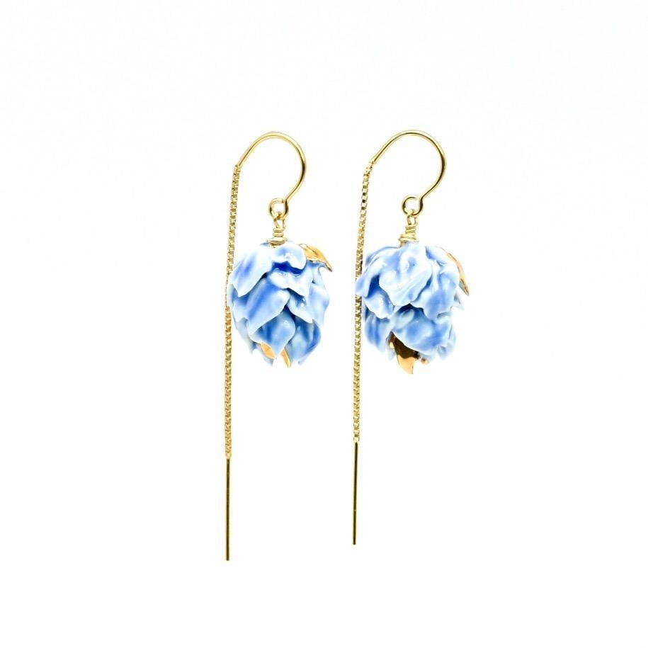 Porcelain  24K gold  Handmade in London

The delicate beauty of these HAMARA Porcelain Ceramic Earrings will give your look a timeless sophistication. Crafted from porcelain ceramic, glazed in very pleasant blue color with pure gold details, these