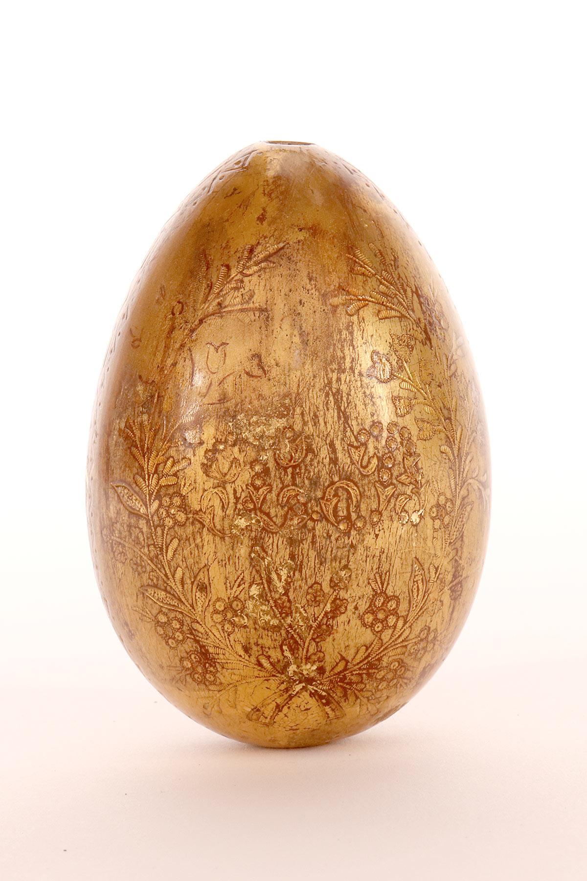 L'œuf de Pâques peint sur un fond doré représentant des fleurs, Russie 1890 Bon état - En vente à Milan, IT