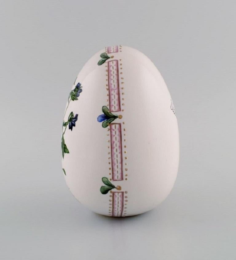 Huevo de porcelana, flores pintadas a mano, estilo Flora Danica Desconocido en venta