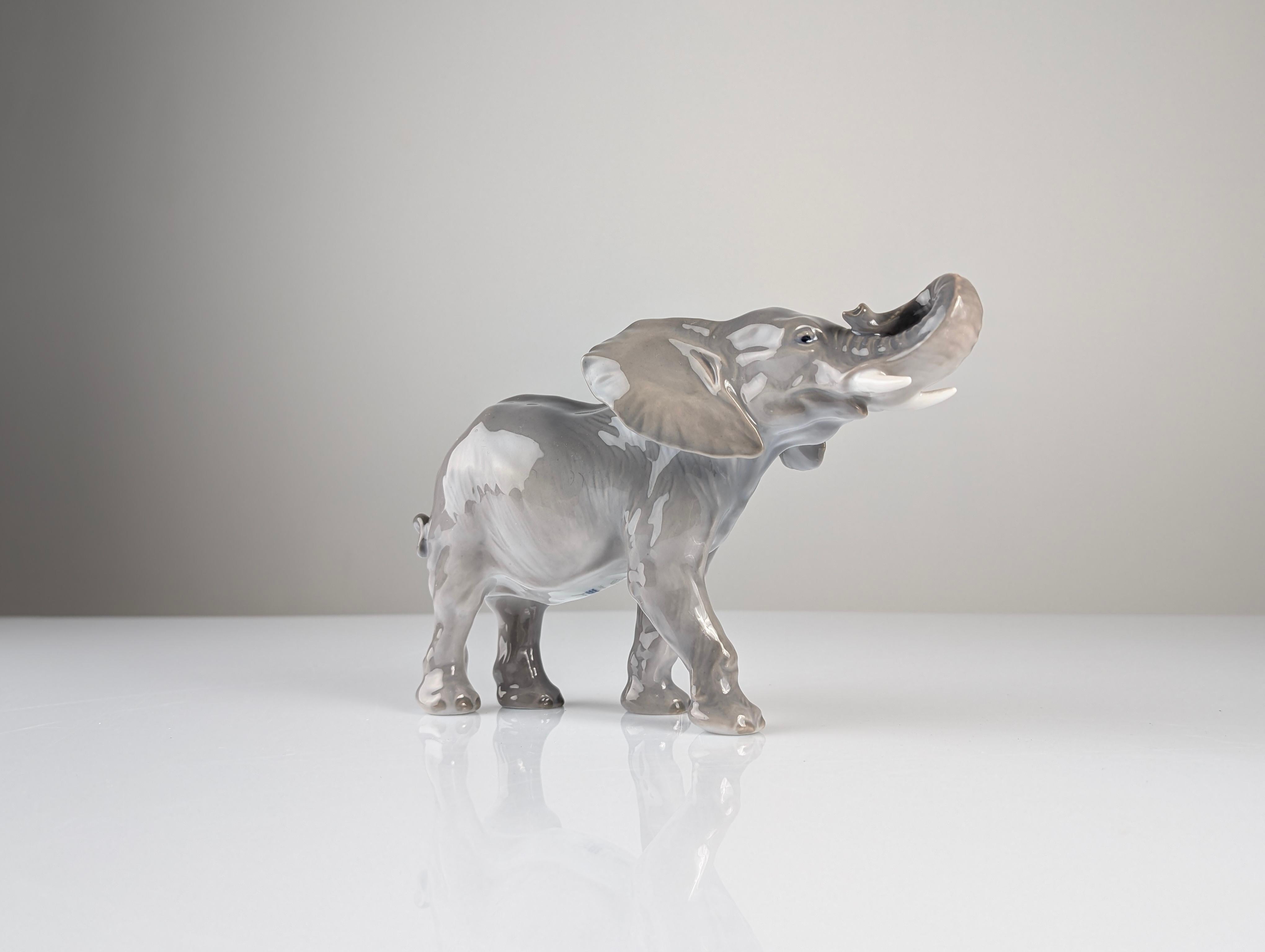 Porcelain Elephant by Peter Herold for Royal Copenhagen, 1915 In Good Condition In Benalmadena, ES