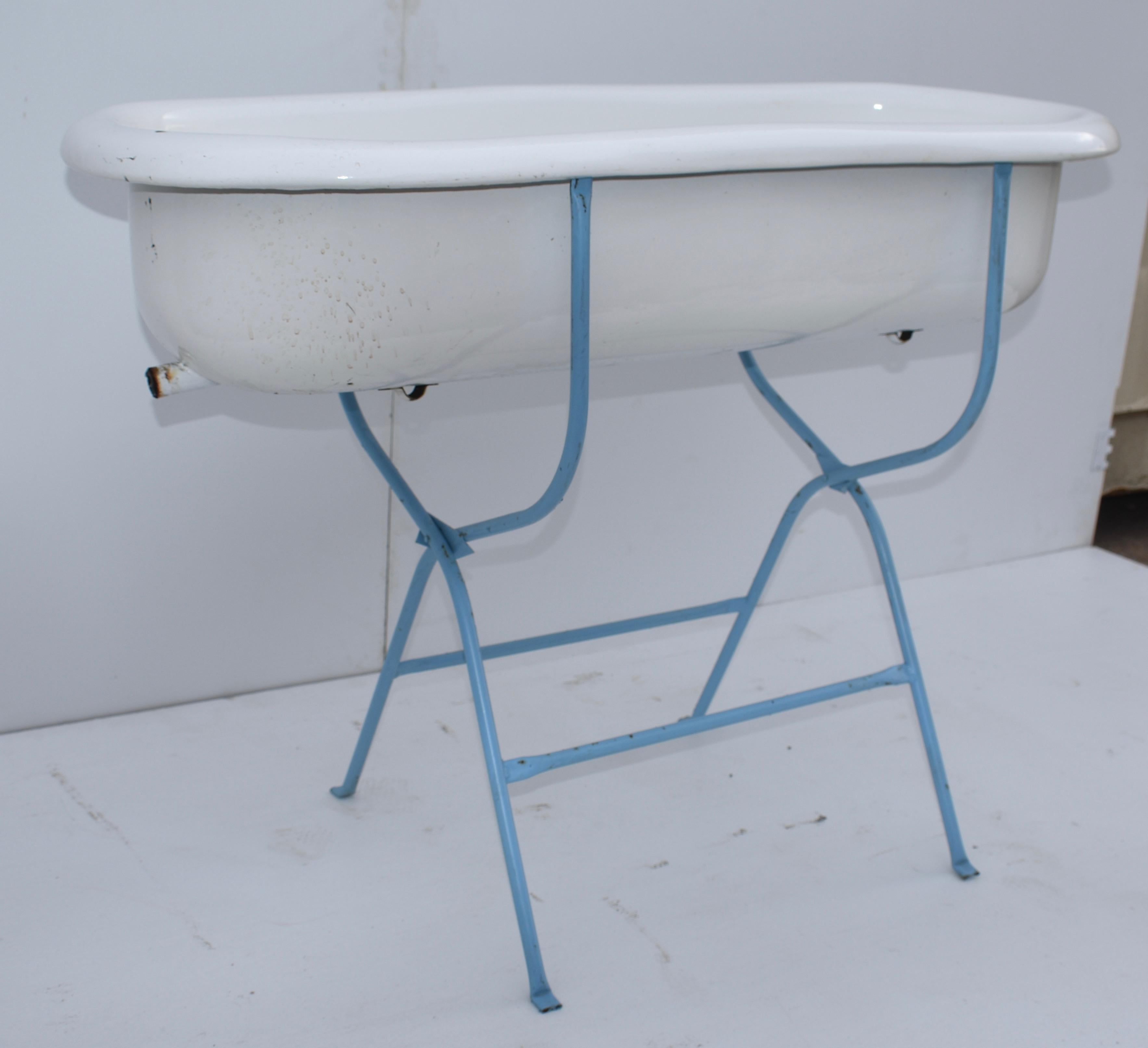 Country Porcelain Enamel Baby Bath on Stand