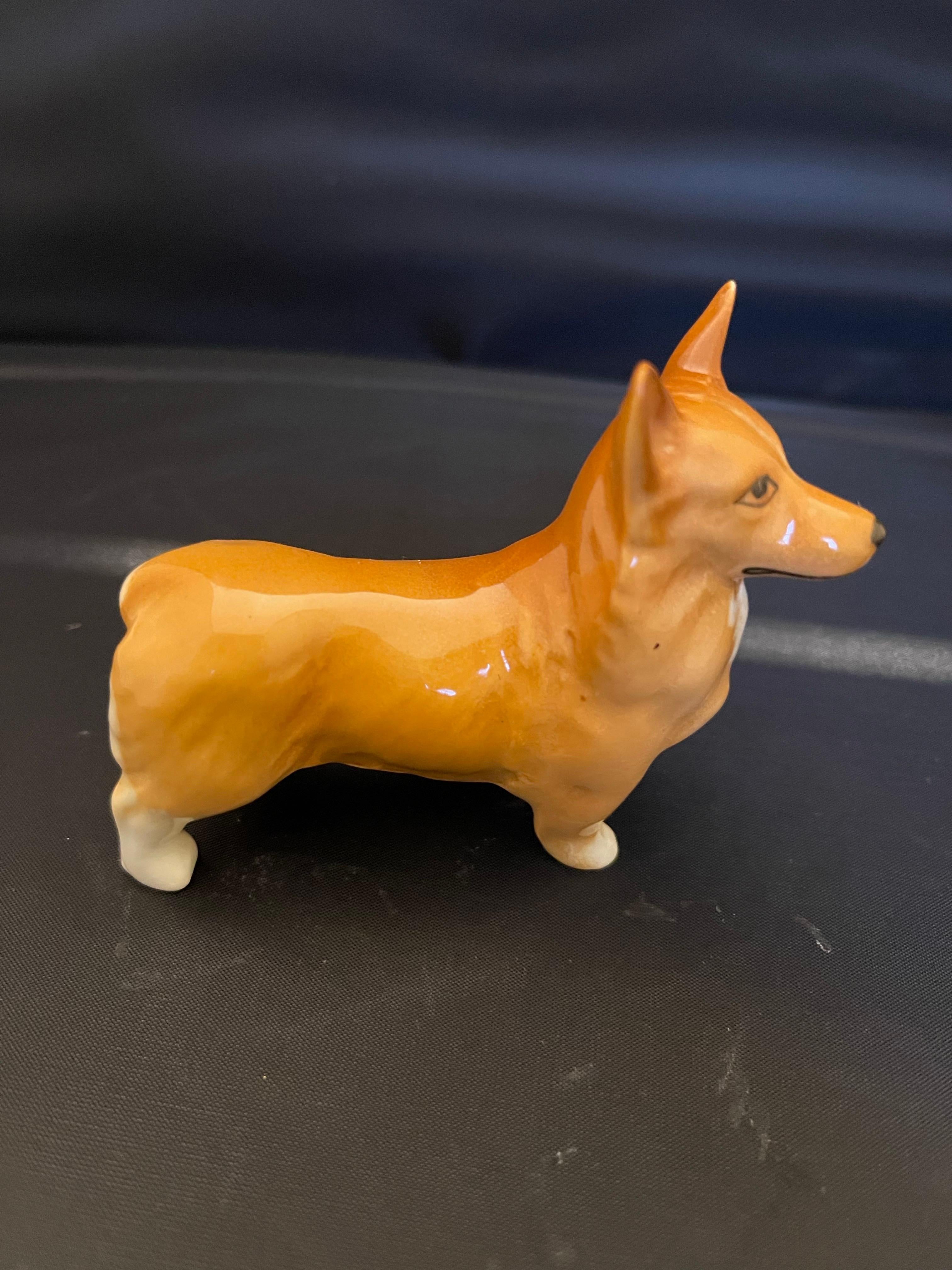 Figura di cane Cardigan Welsh Corgi in porcellana inglese, inizio XX secolo in vendita 2